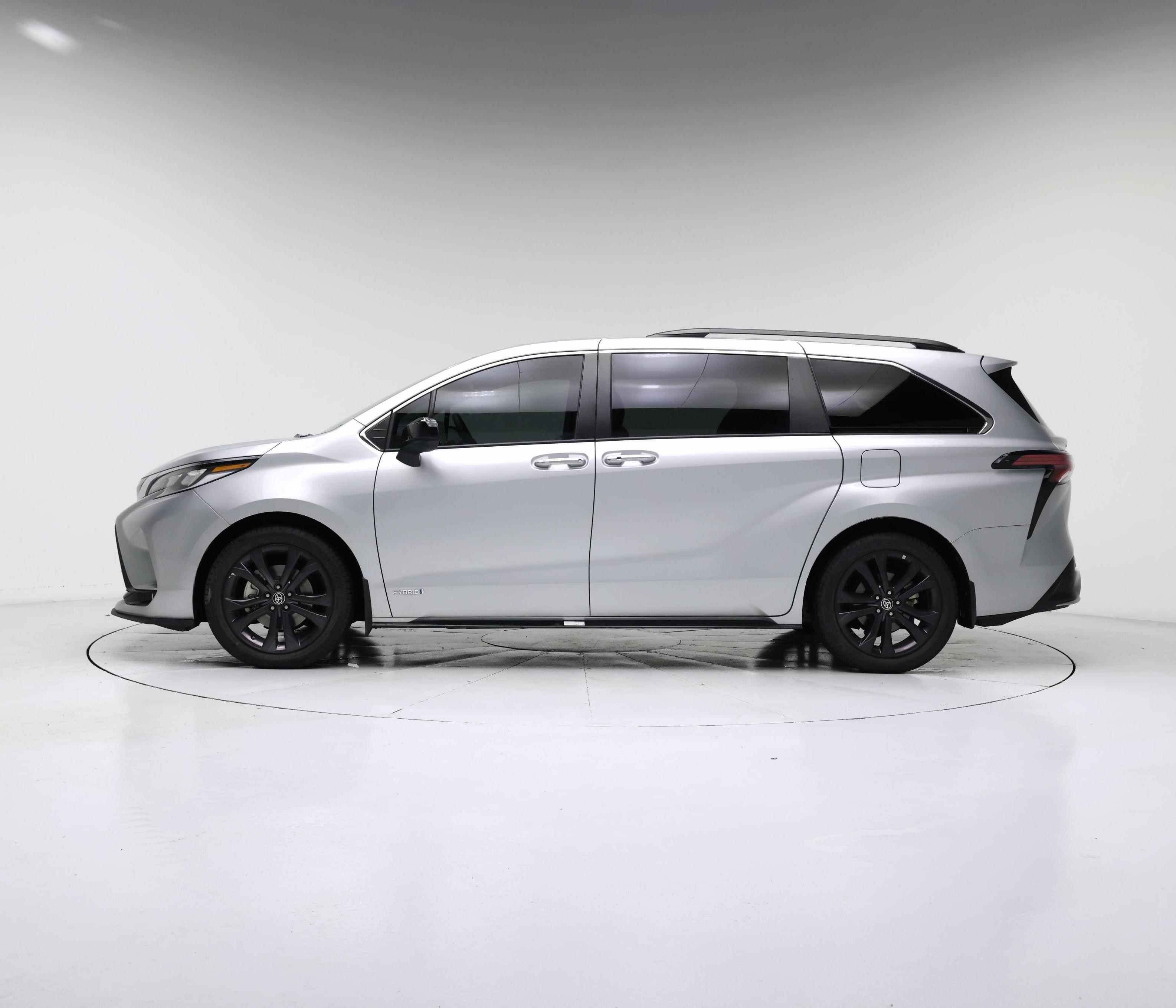 Thumbnail: 2021 Toyota Sienna - 3