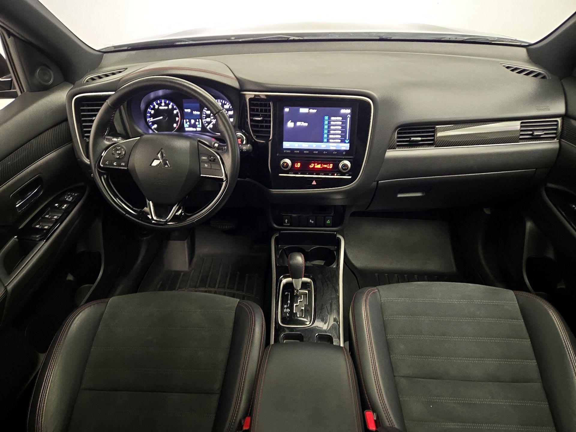 Thumbnail: 2020 Mitsubishi Outlander - 9