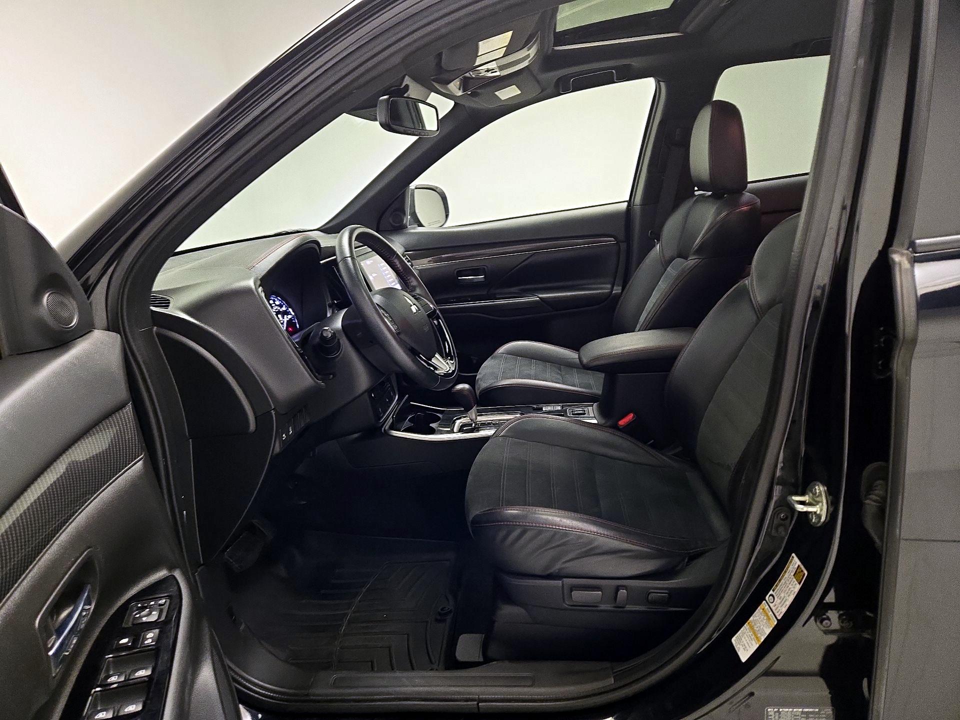 Thumbnail: 2020 Mitsubishi Outlander - 11