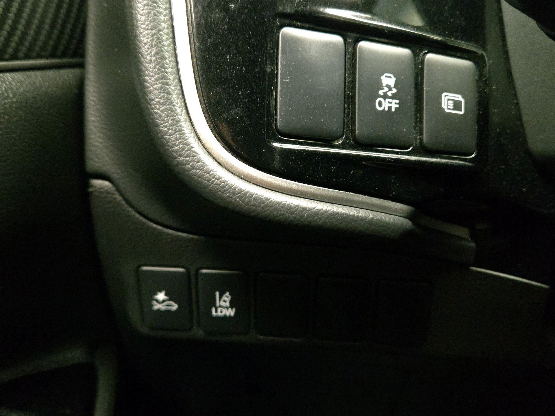 Thumbnail: 2020 Mitsubishi Outlander - 13