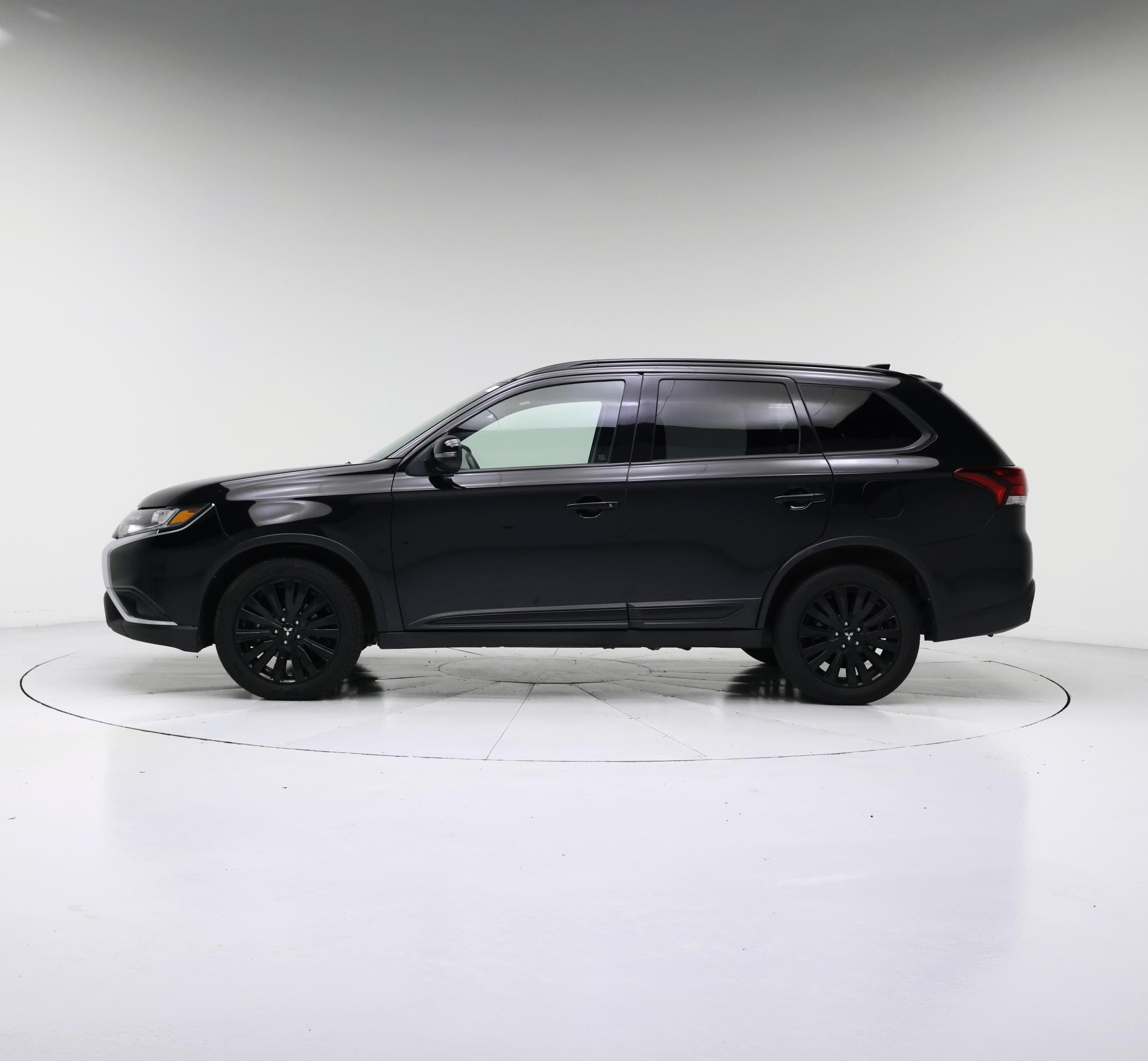 Thumbnail: 2020 Mitsubishi Outlander - 3