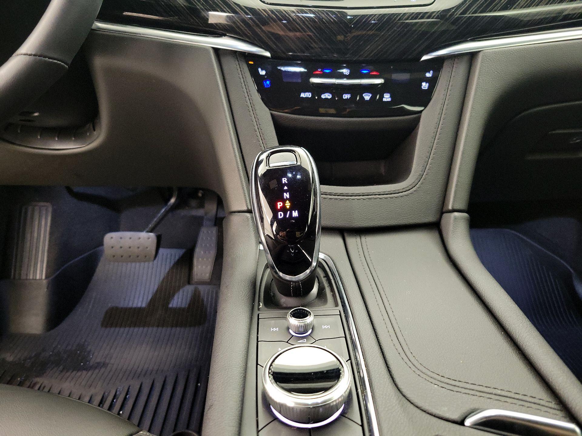 Thumbnail: 2024 Cadillac XT6 - 17