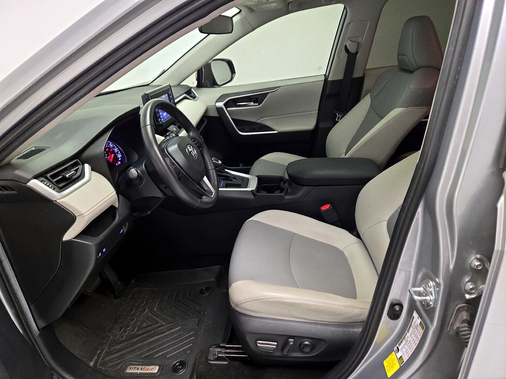 Thumbnail: 2020 Toyota RAV4 - 11
