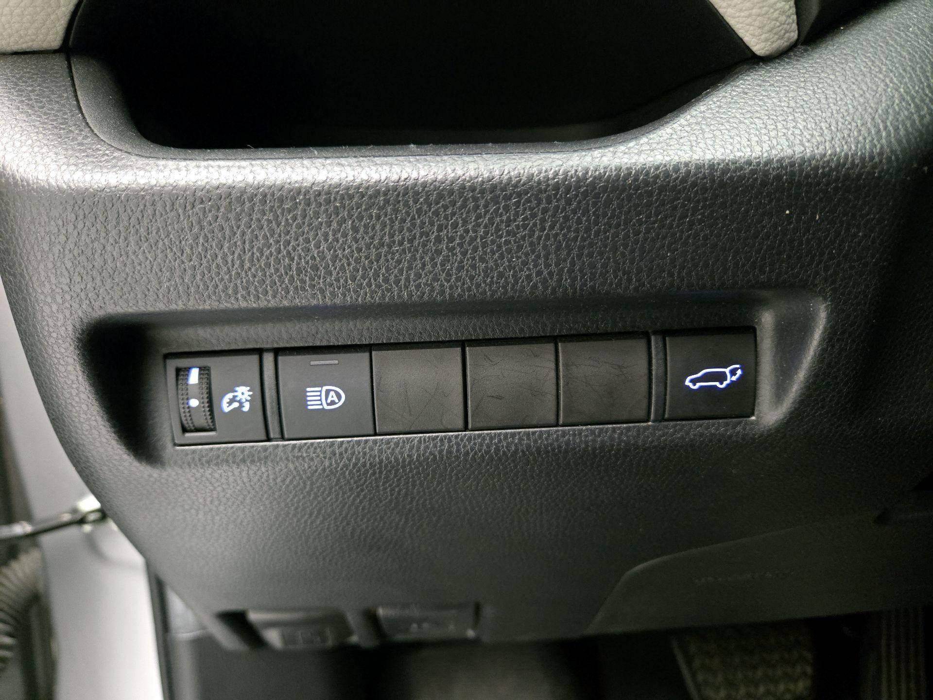 Thumbnail: 2020 Toyota RAV4 - 13