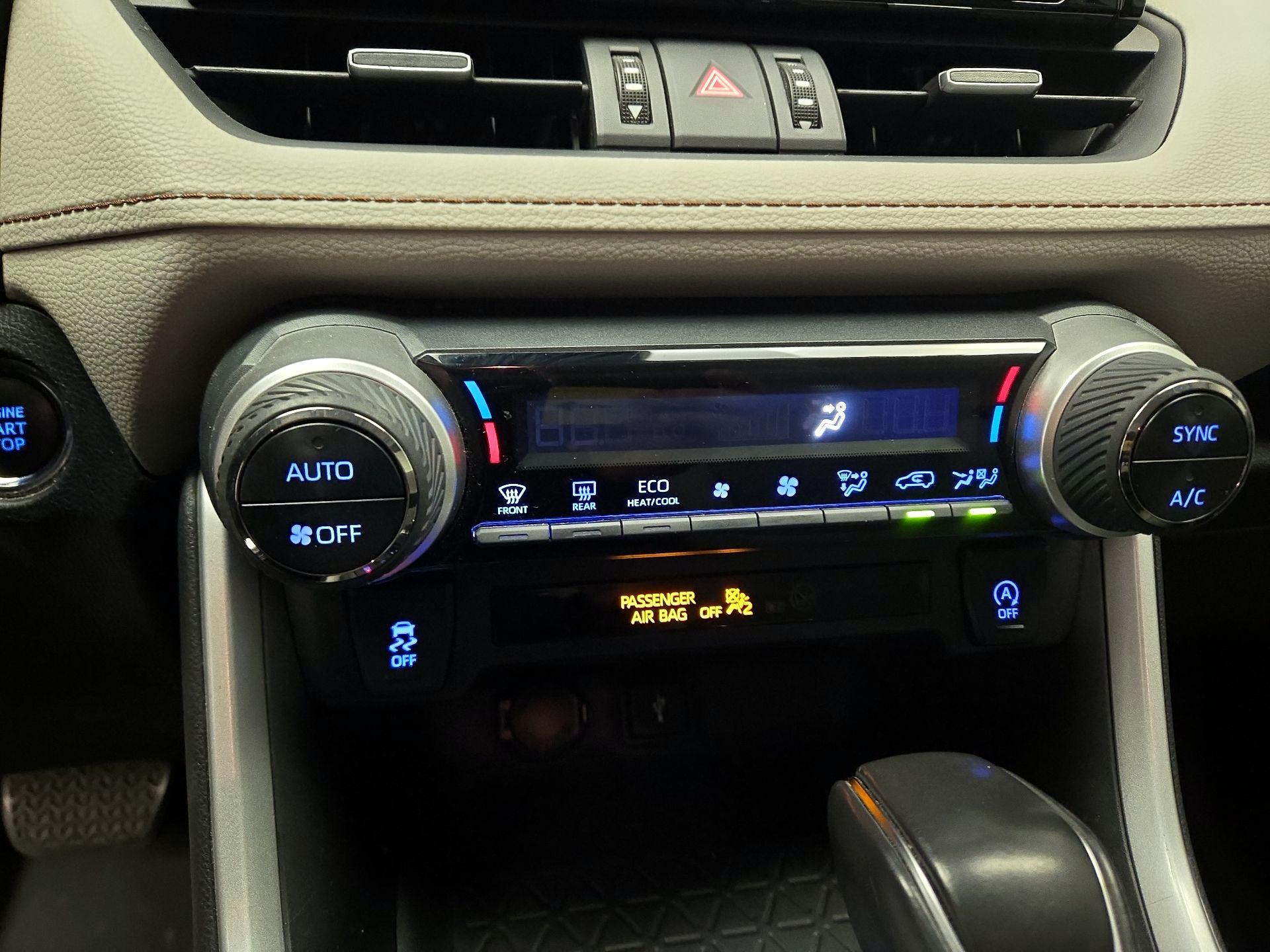 Thumbnail: 2020 Toyota RAV4 - 16
