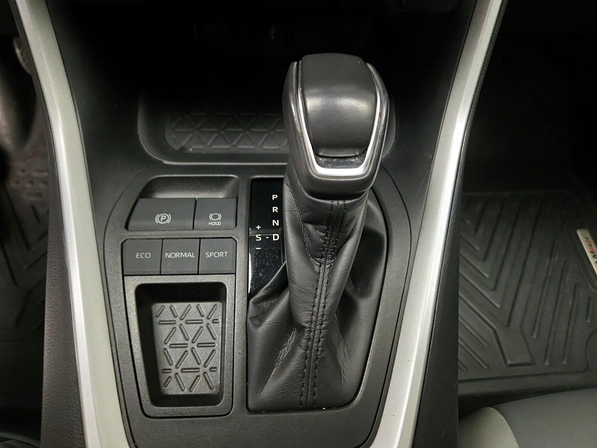 Thumbnail: 2020 Toyota RAV4 - 17