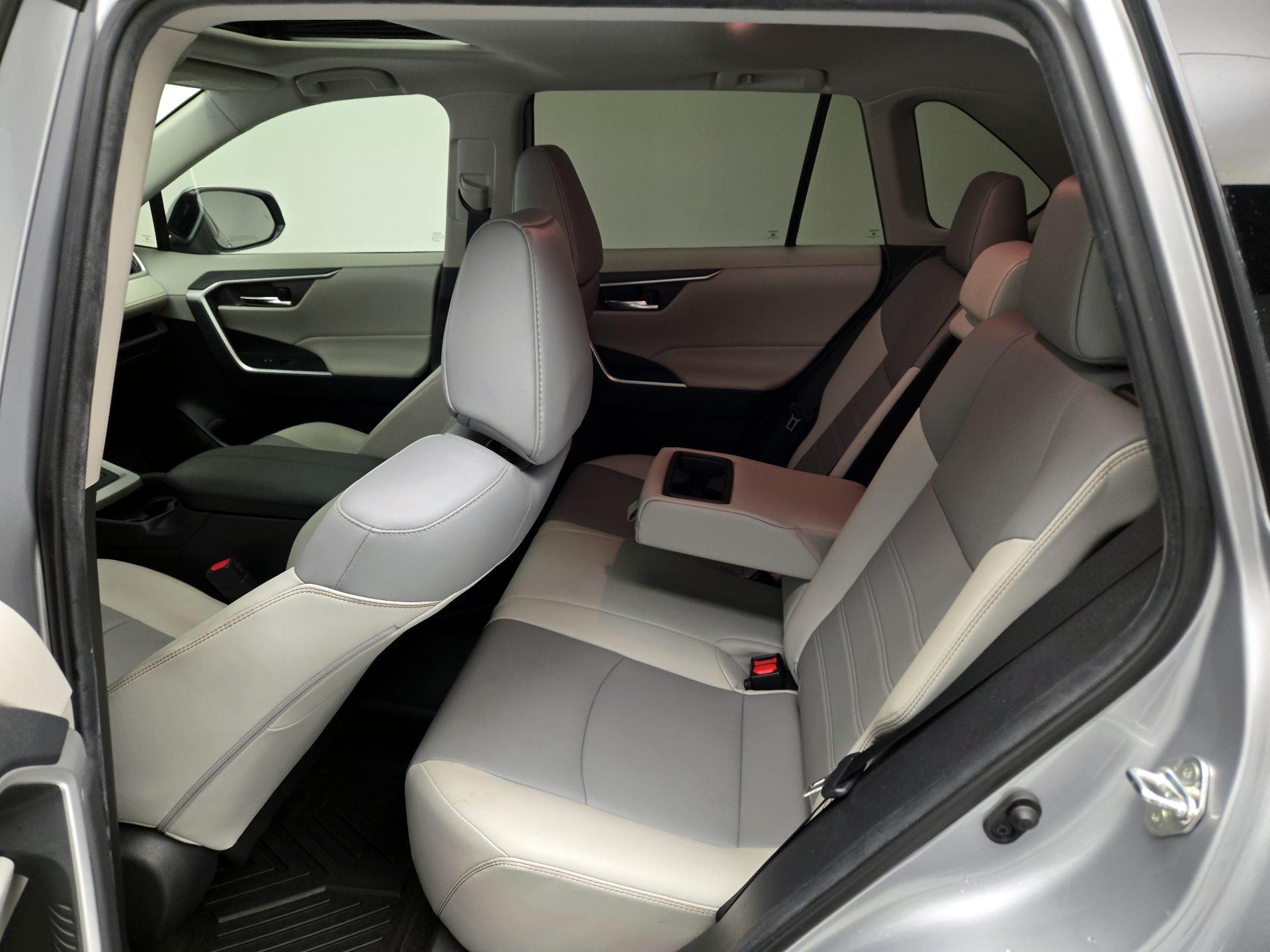 Thumbnail: 2020 Toyota RAV4 - 20