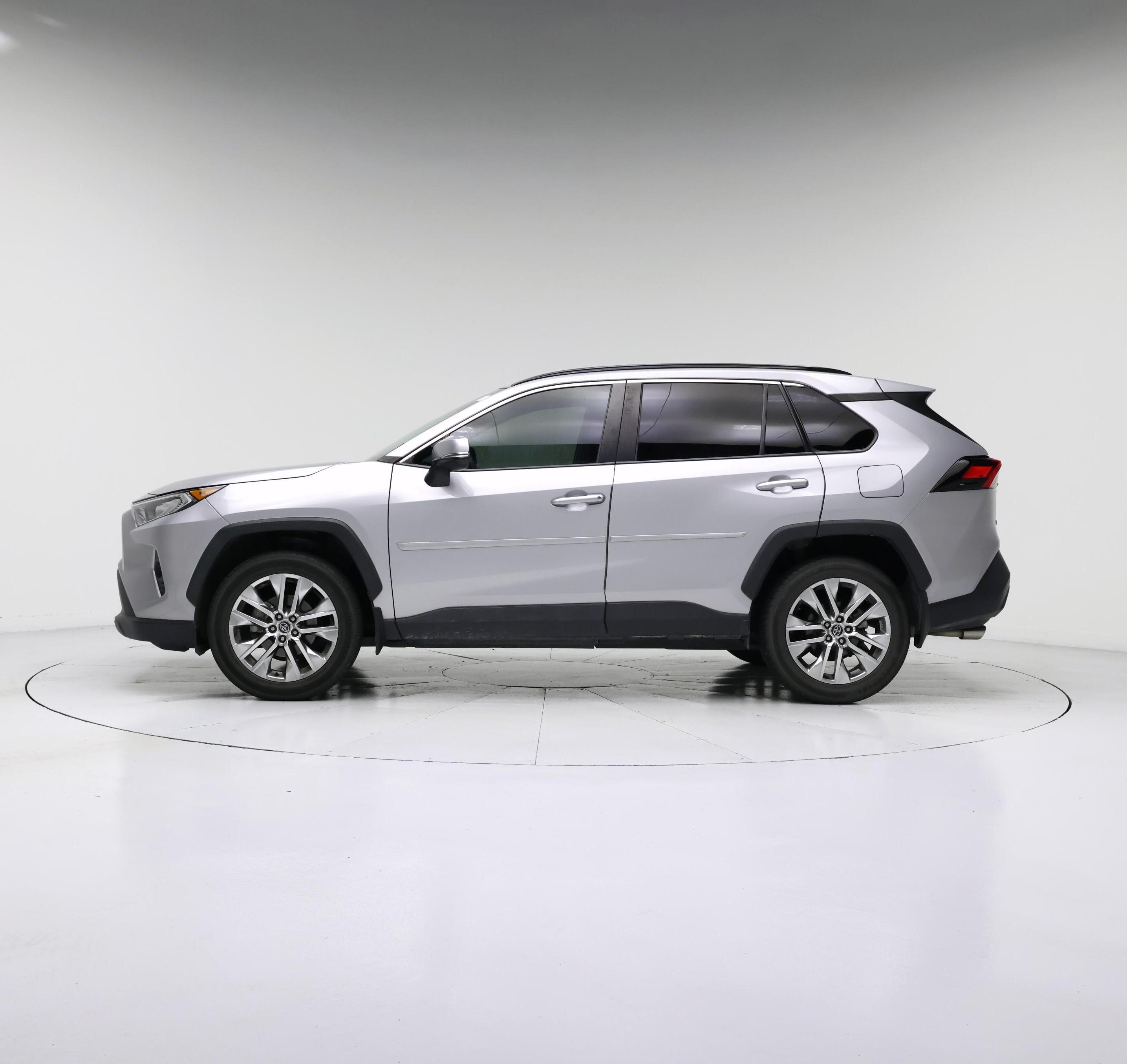 Thumbnail: 2020 Toyota RAV4 - 3