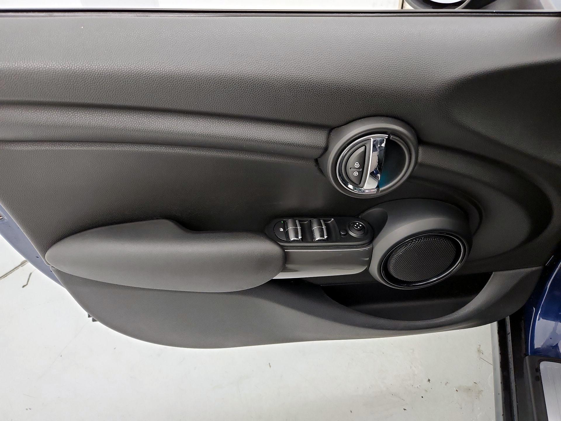 Thumbnail: 2015 MINI Cooper Hardtop - 12