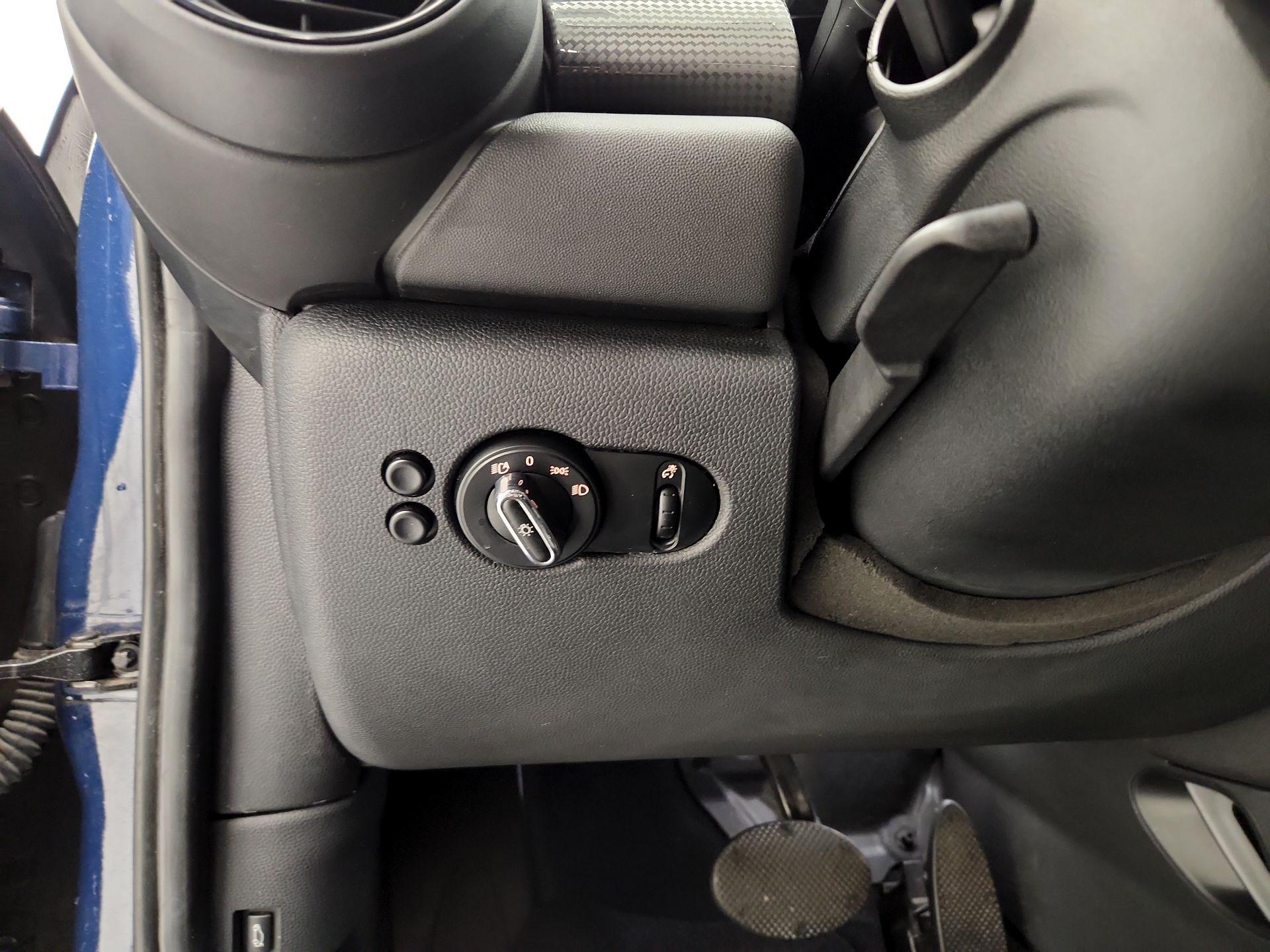 Thumbnail: 2015 MINI Cooper Hardtop - 13