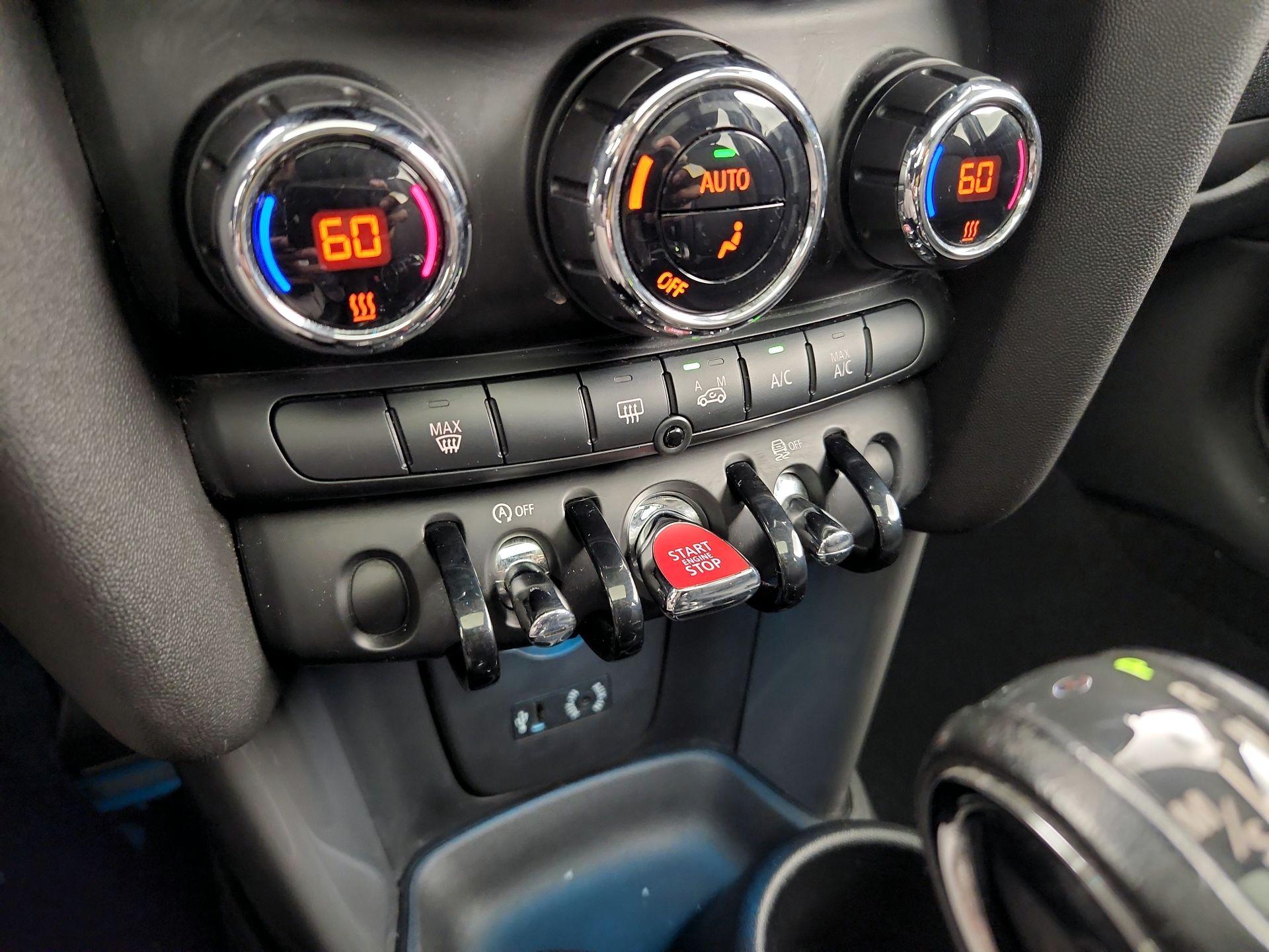 Thumbnail: 2015 MINI Cooper Hardtop - 15