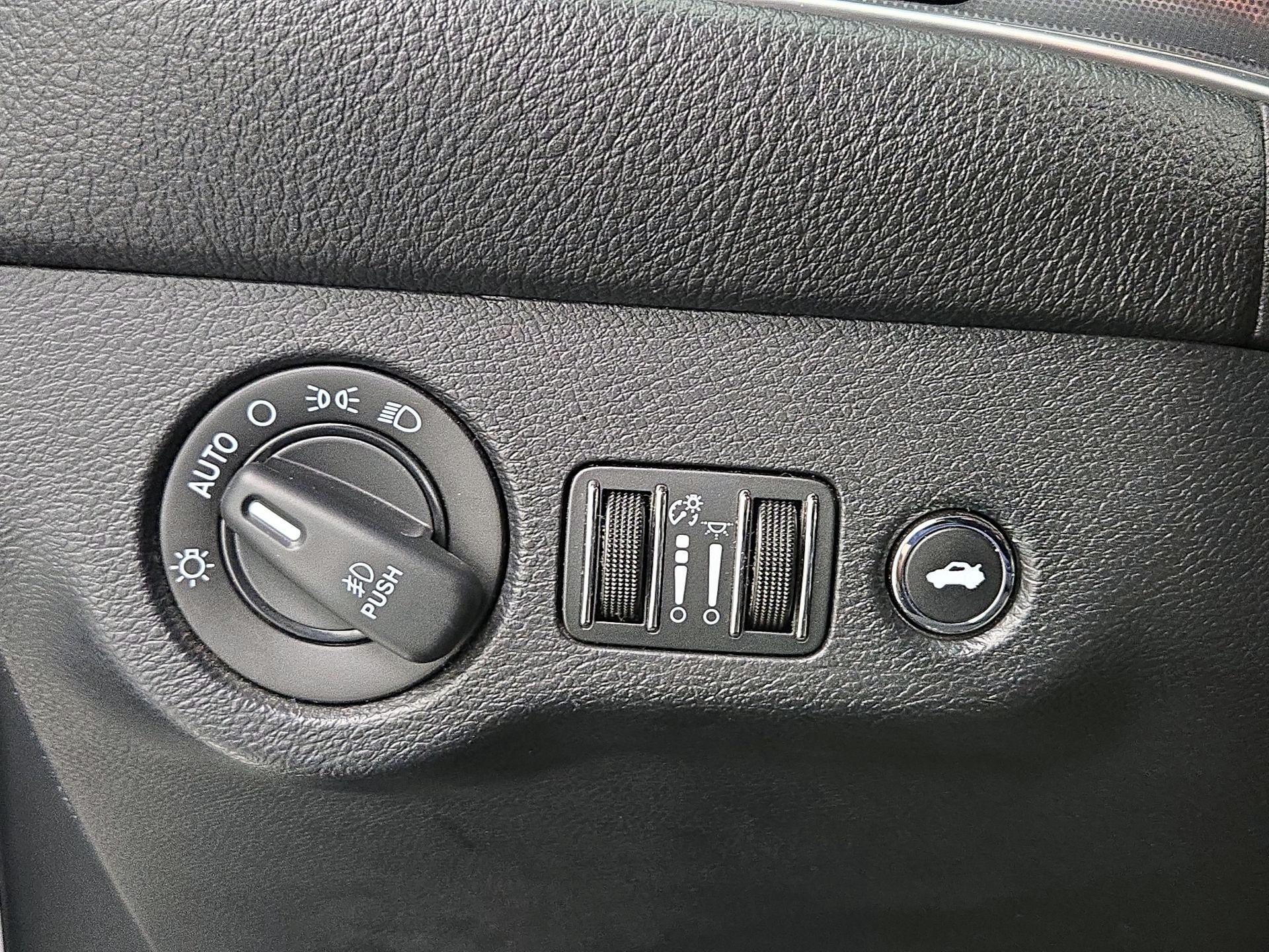 Thumbnail: 2015 Dodge Challenger - 13