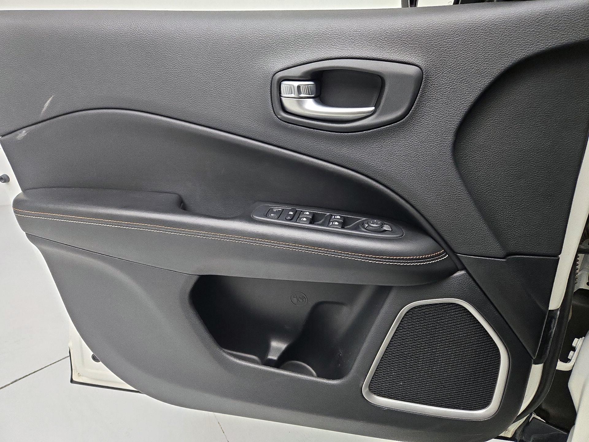 Thumbnail: 2020 Jeep Compass - 12