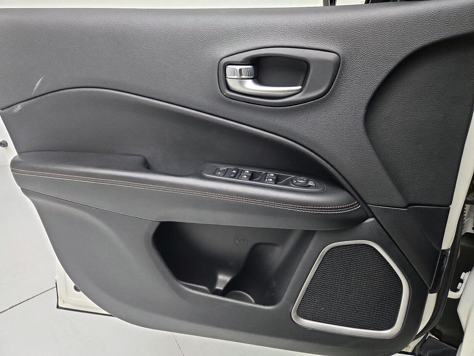 2020 Jeep Compass Sun & Safety - Photo 13