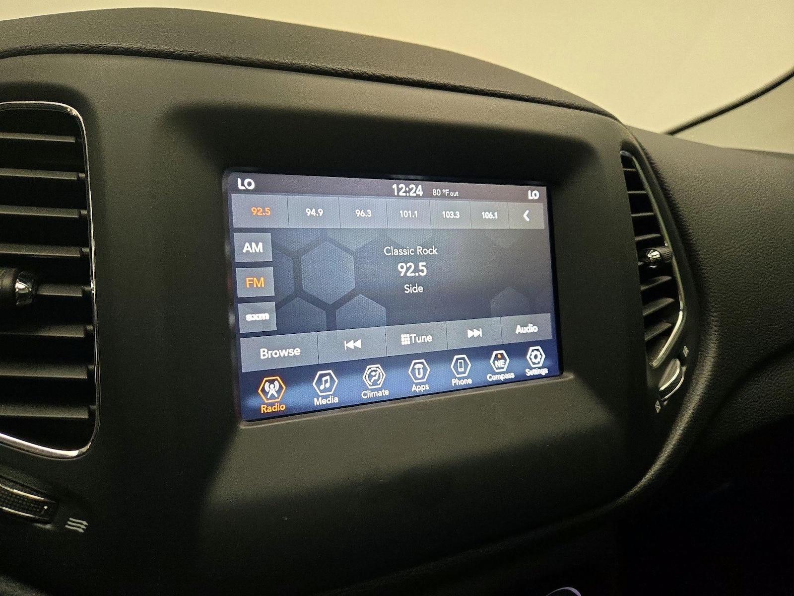 2020 Jeep Compass Sun & Safety - Photo 16