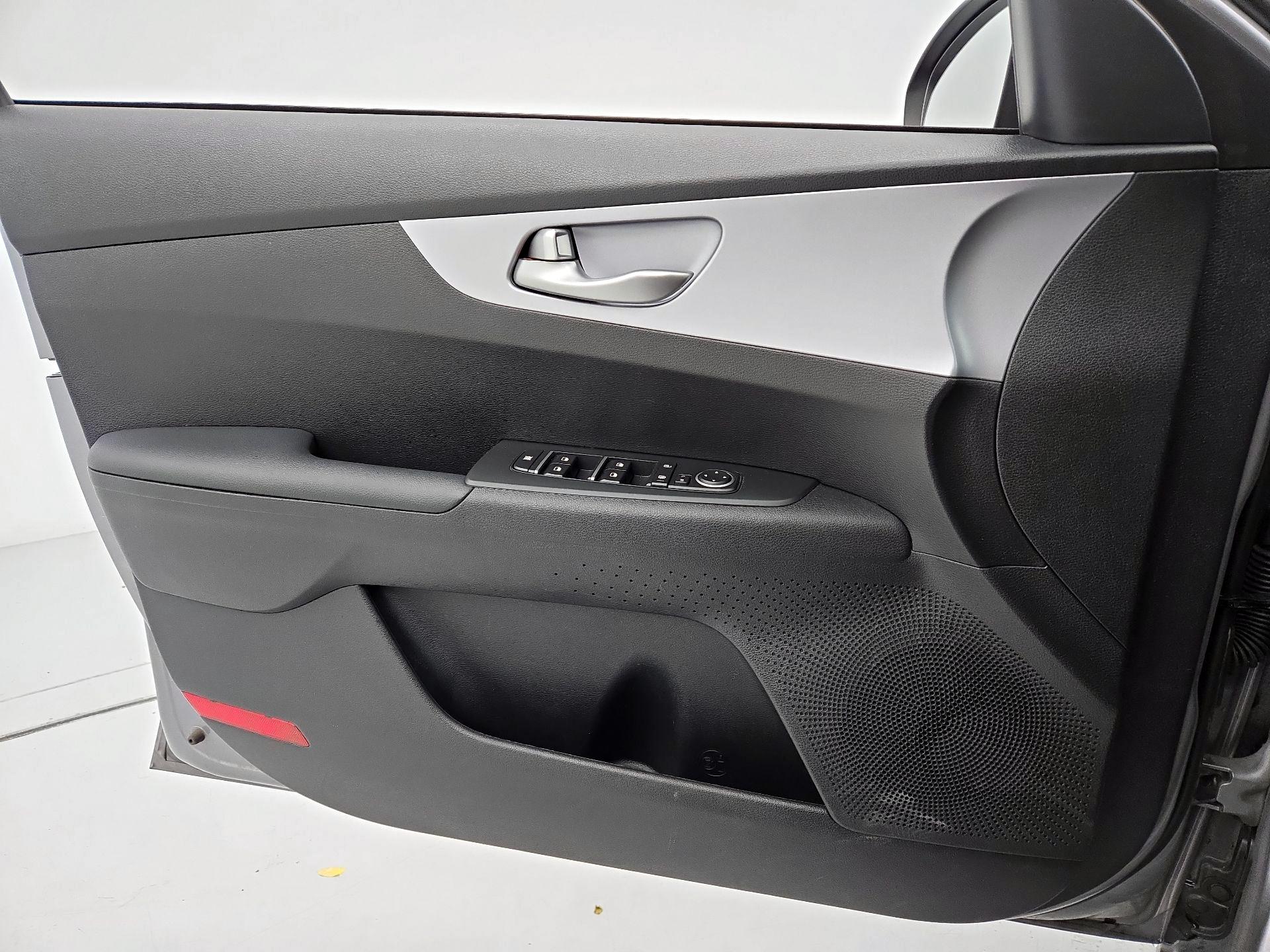 Thumbnail: 2024 Kia Forte - 12