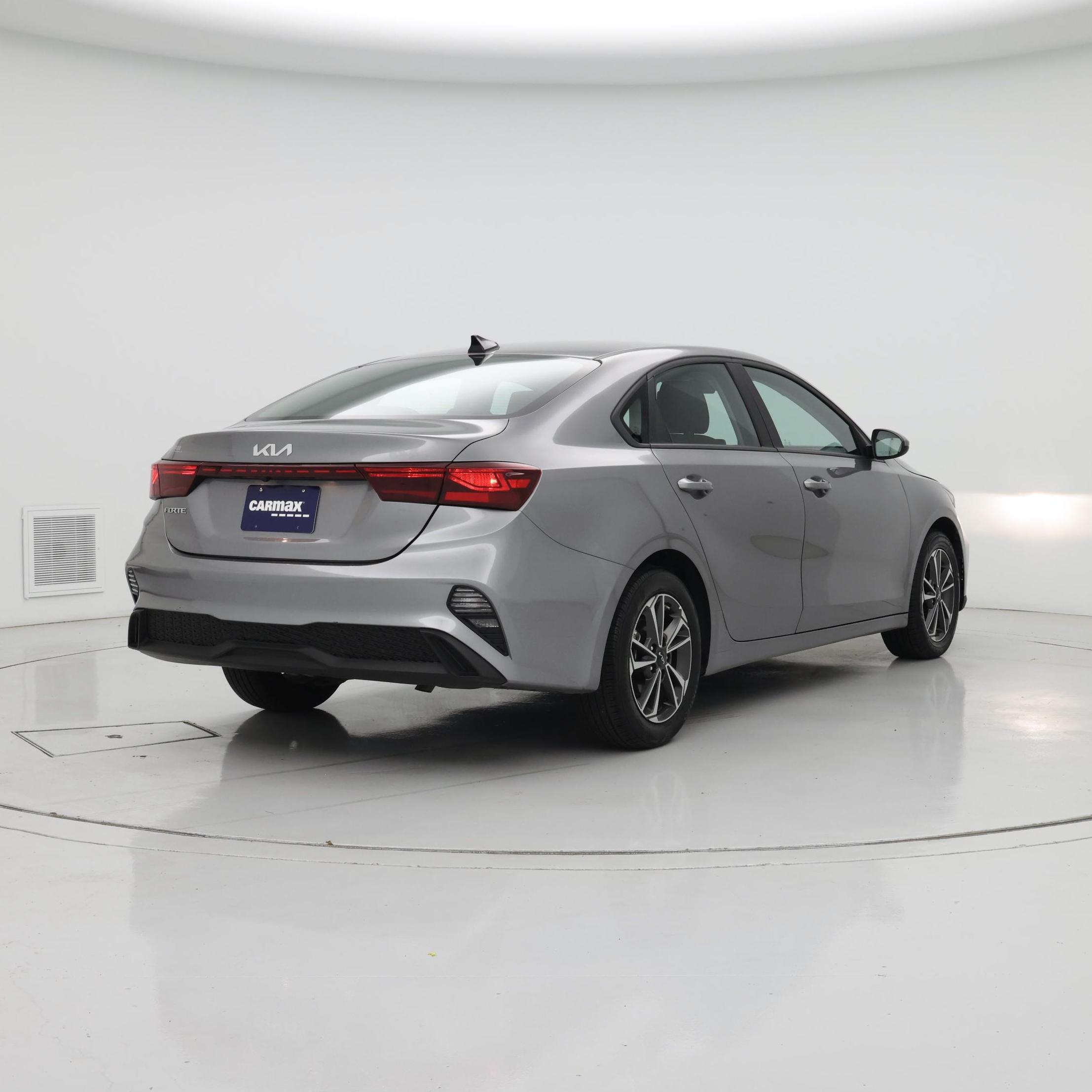 Thumbnail: 2024 Kia Forte - 8