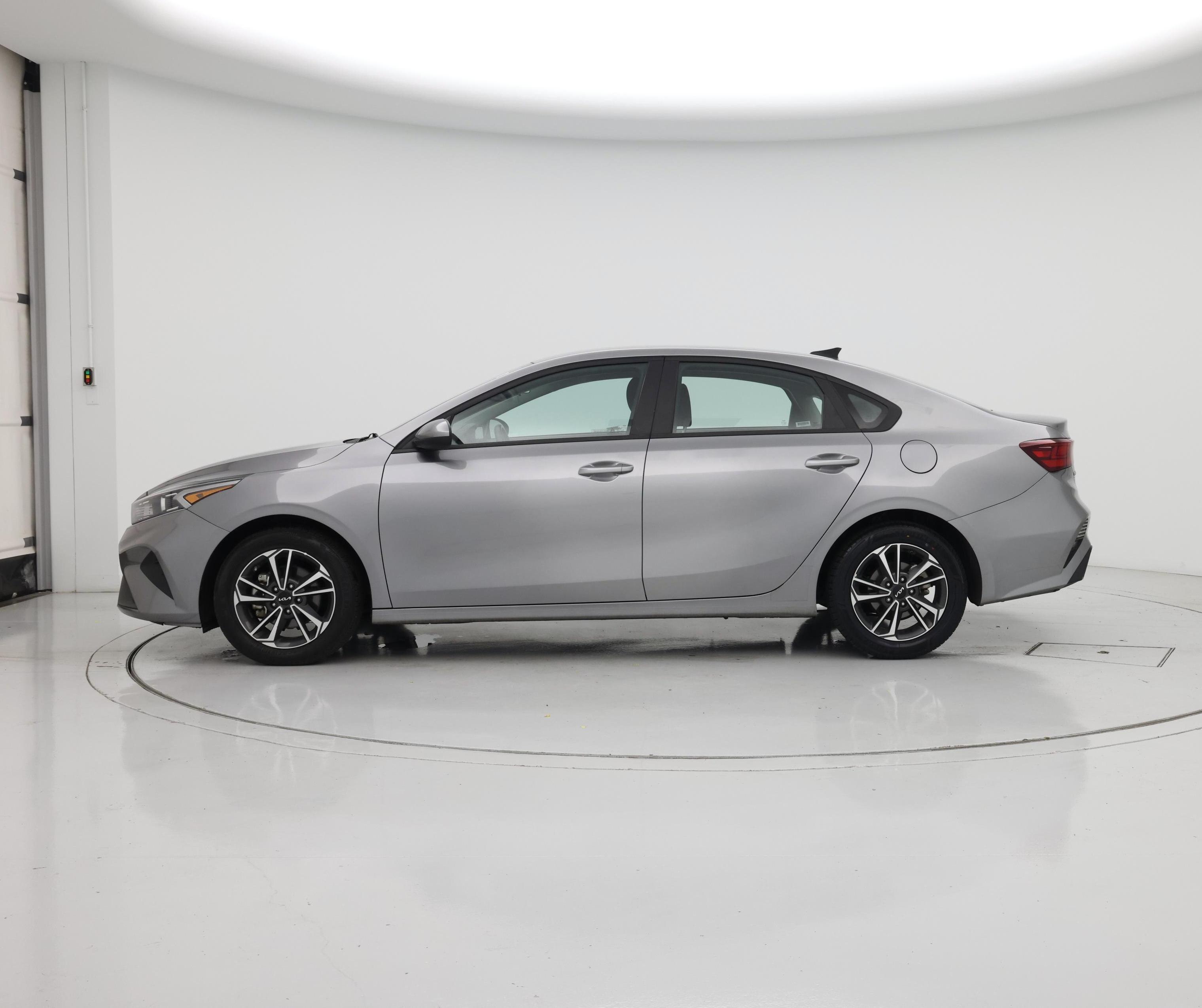 Thumbnail: 2024 Kia Forte - 3