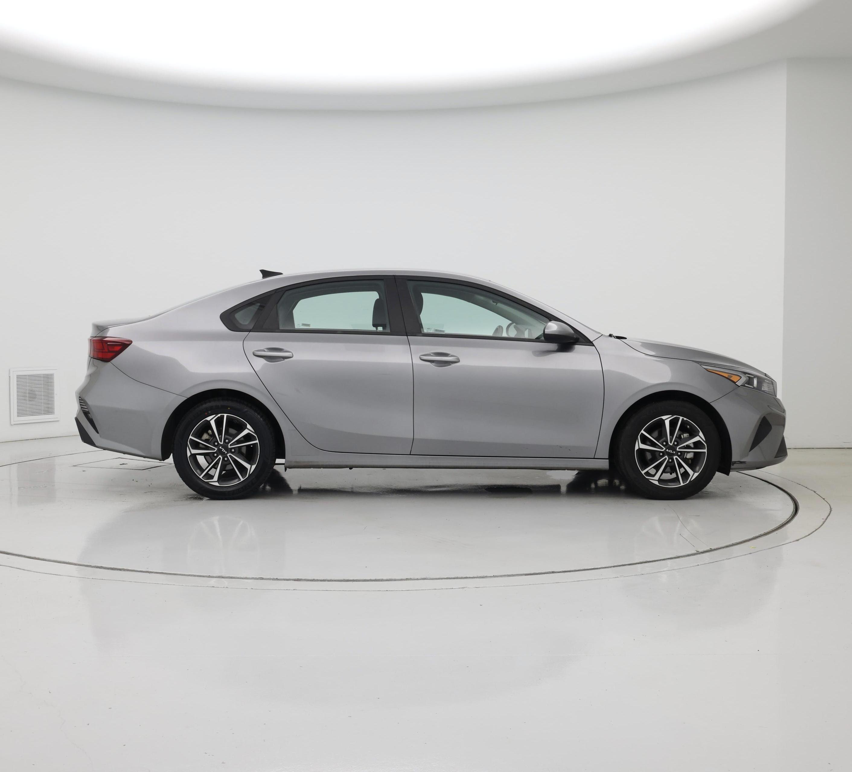 Thumbnail: 2024 Kia Forte - 7