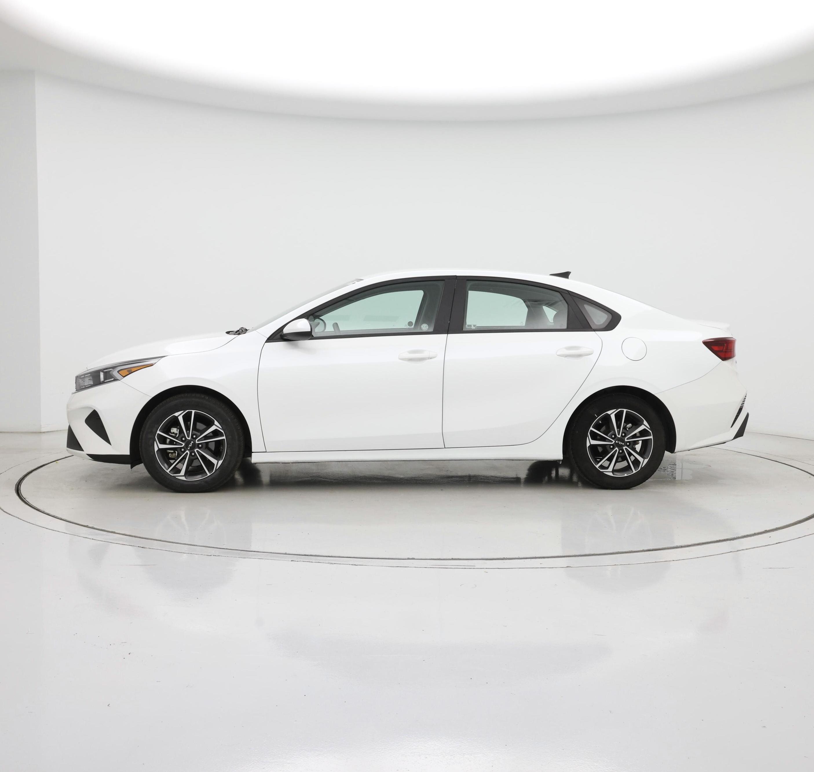 Thumbnail: 2024 Kia Forte - 3