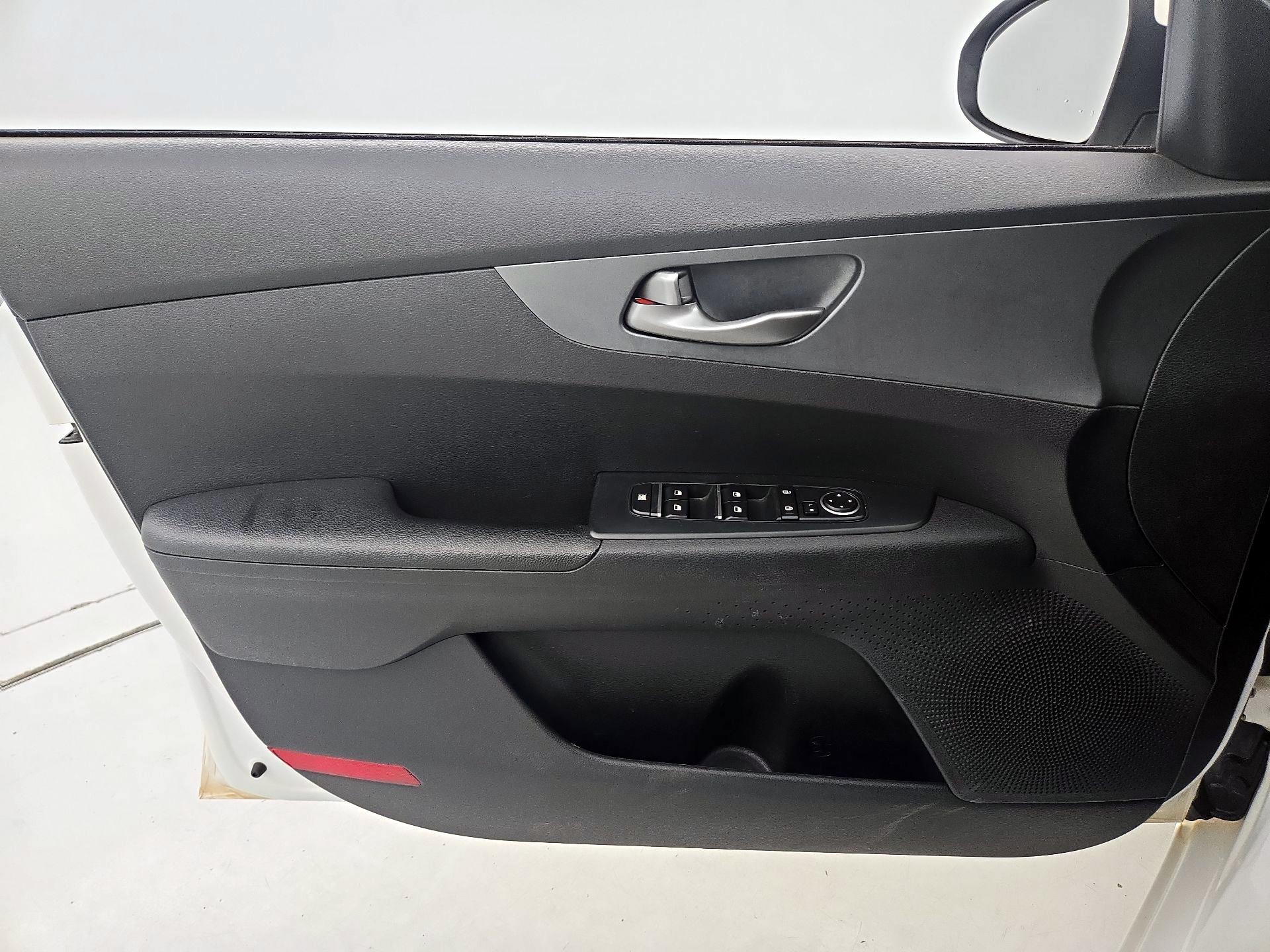 Thumbnail: 2021 Kia Forte - 12