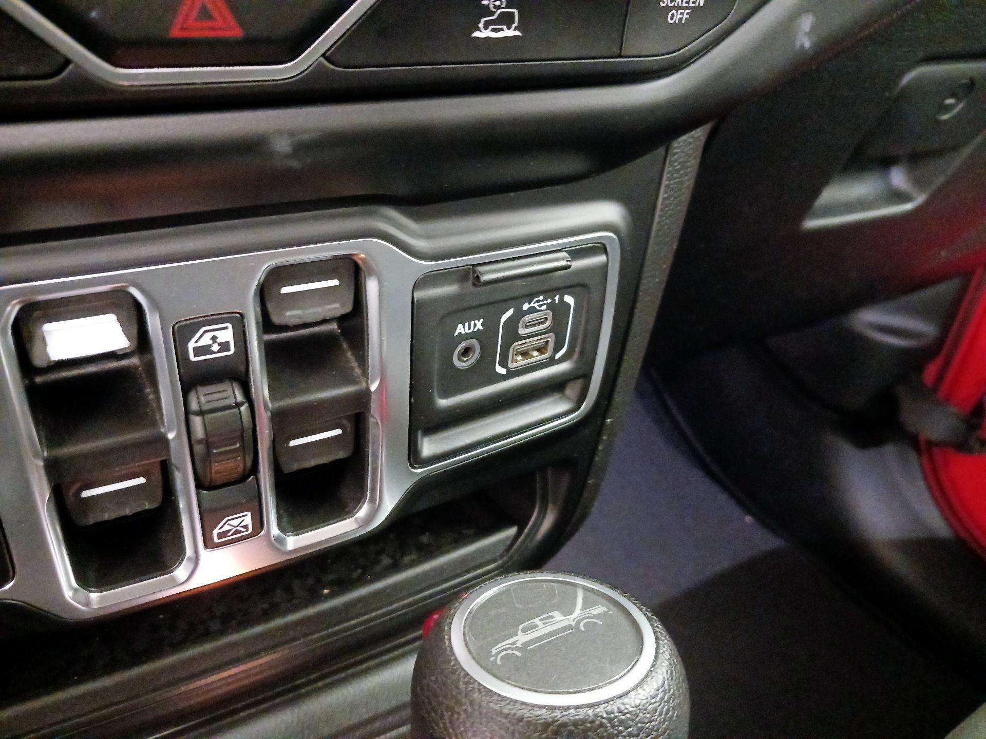 Thumbnail: 2022 Jeep Gladiator - 19