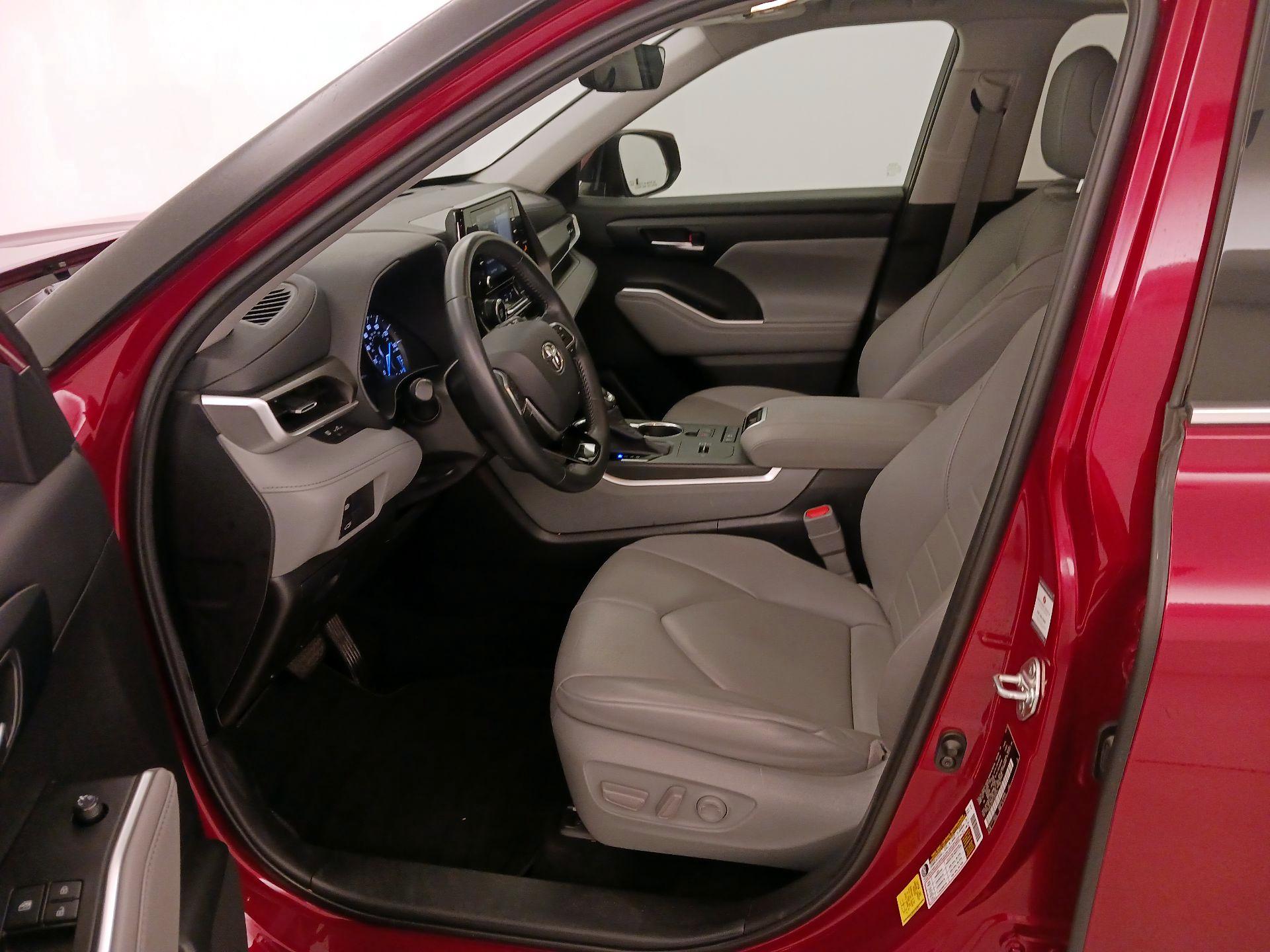 Thumbnail: 2020 Toyota Highlander - 11