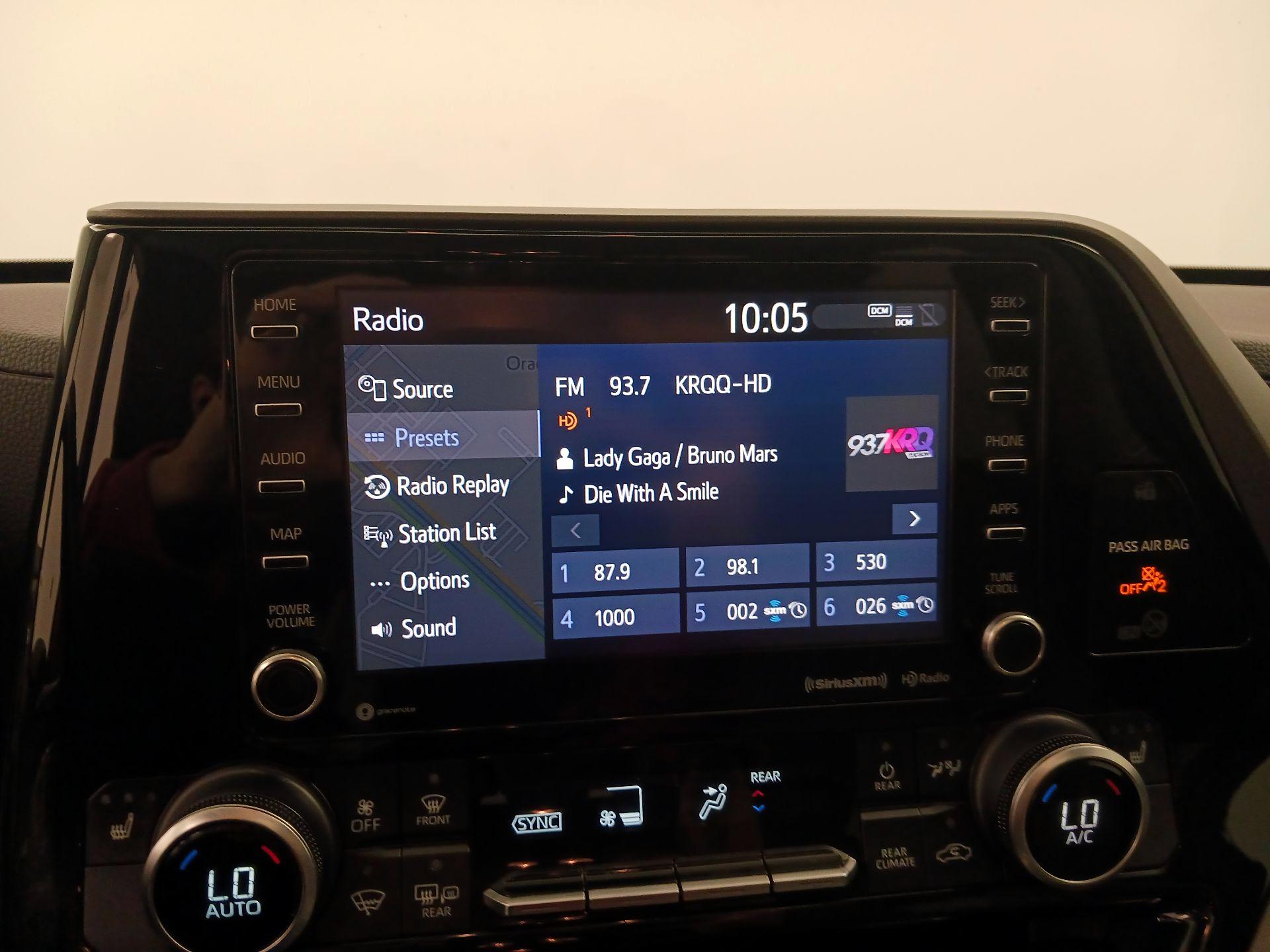 Thumbnail: 2020 Toyota Highlander - 16