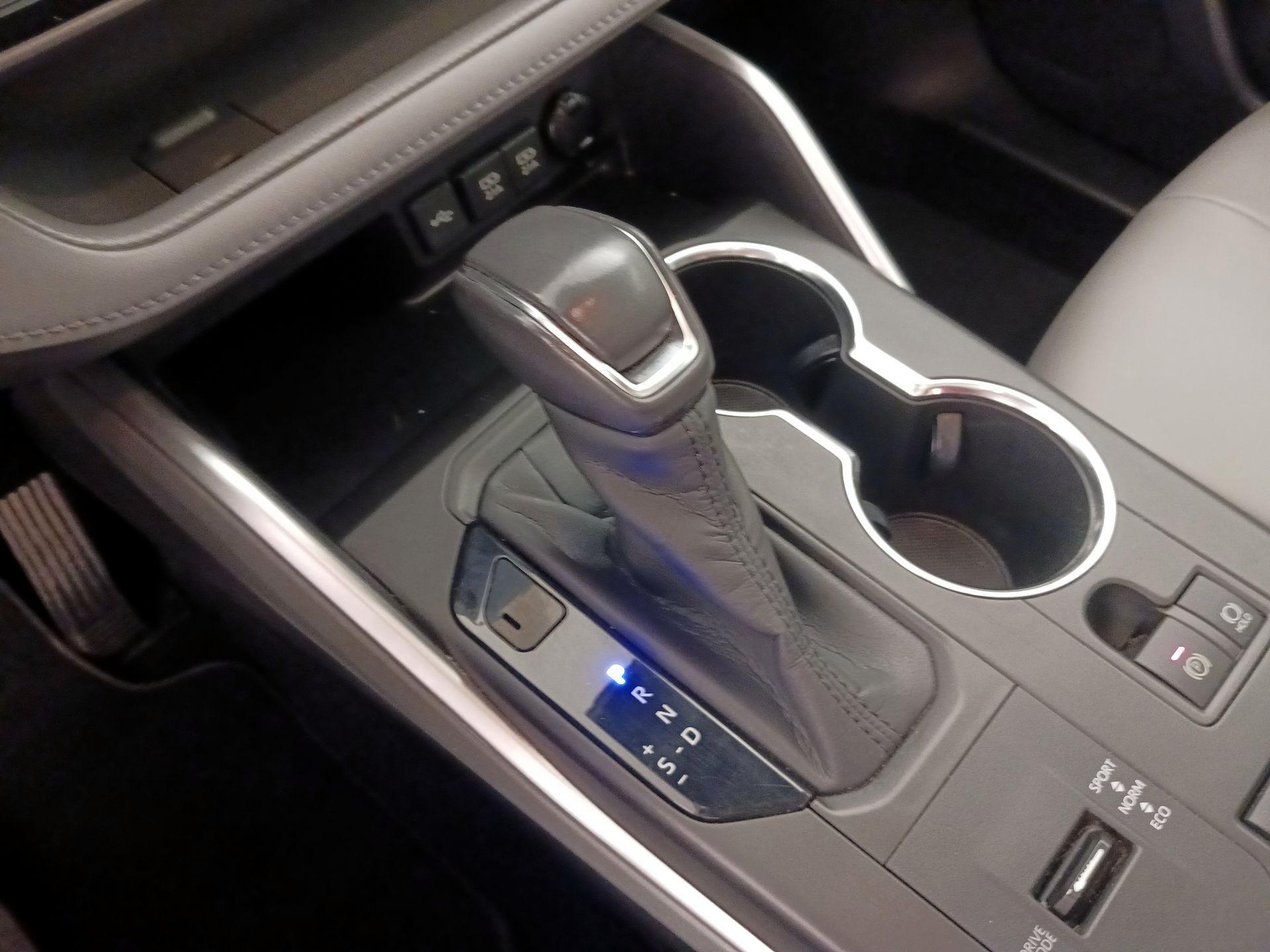 Thumbnail: 2020 Toyota Highlander - 18