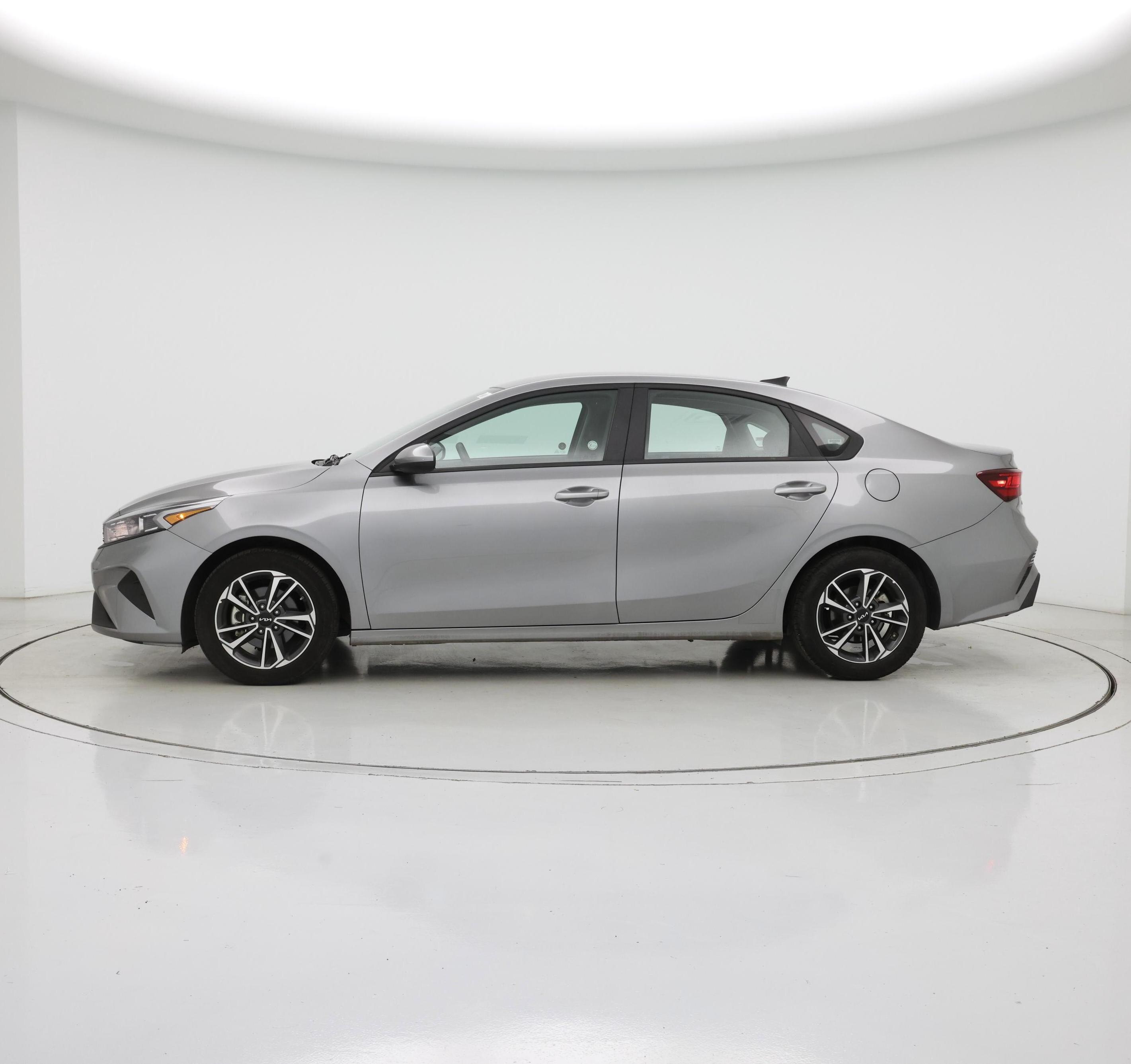 Thumbnail: 2024 Kia Forte - 3