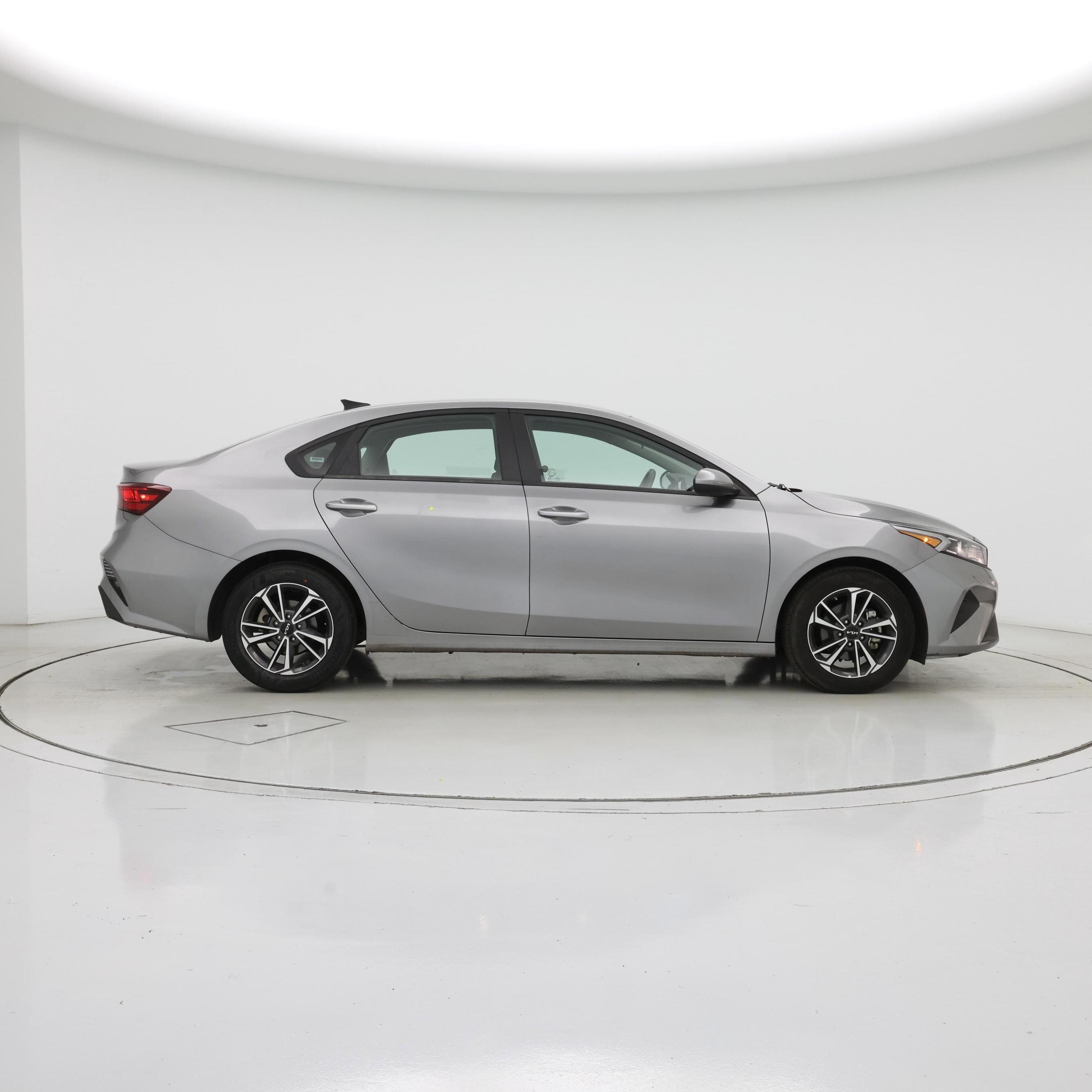 Thumbnail: 2024 Kia Forte - 7