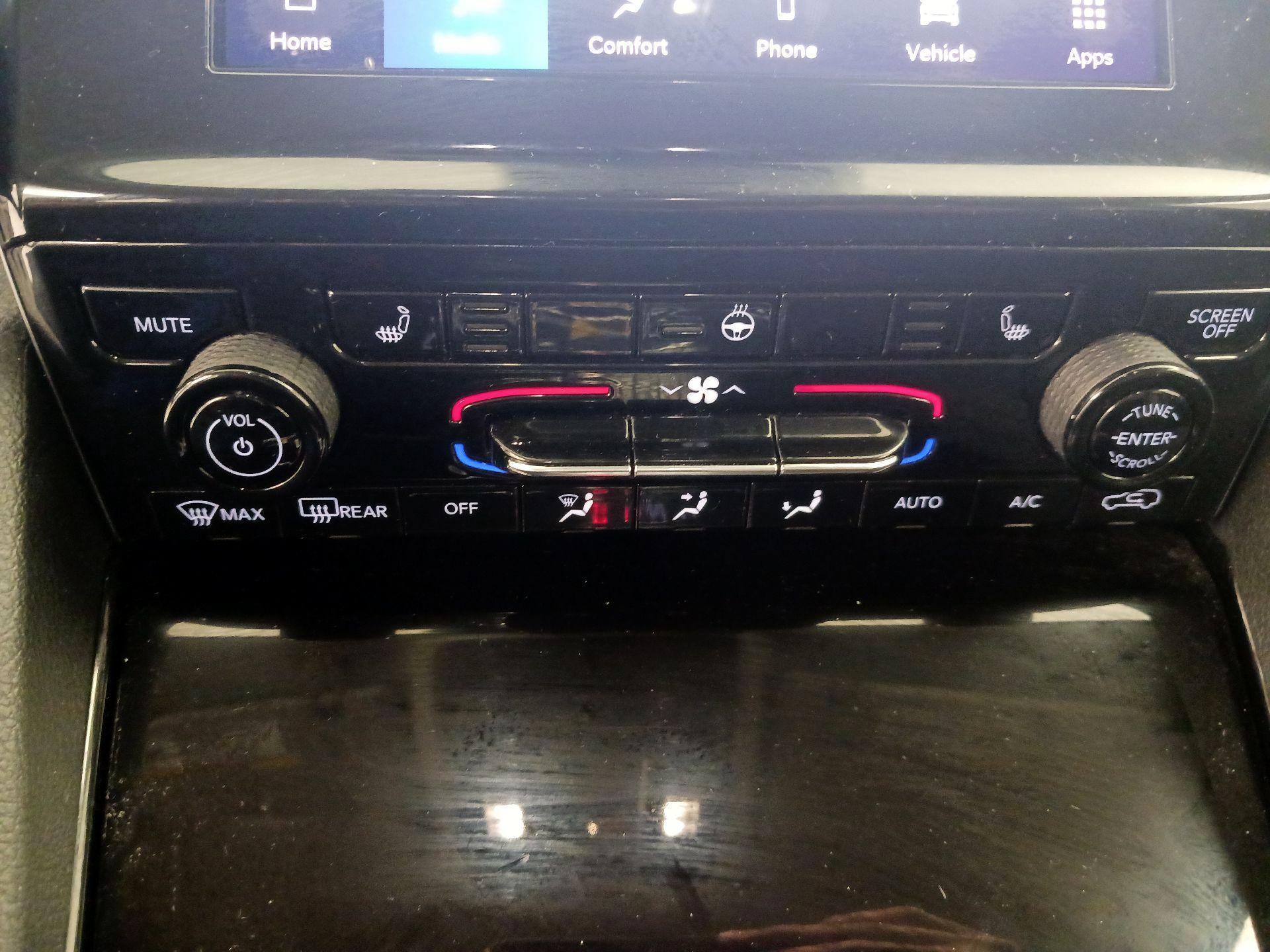 Thumbnail: 2022 Jeep Grand Cherokee - 16