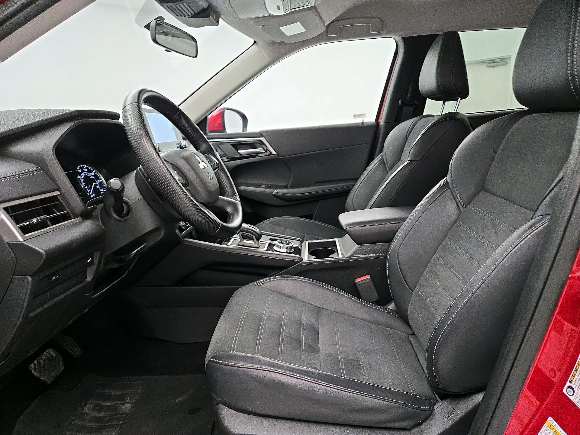 Thumbnail: 2024 Mitsubishi Outlander - 11