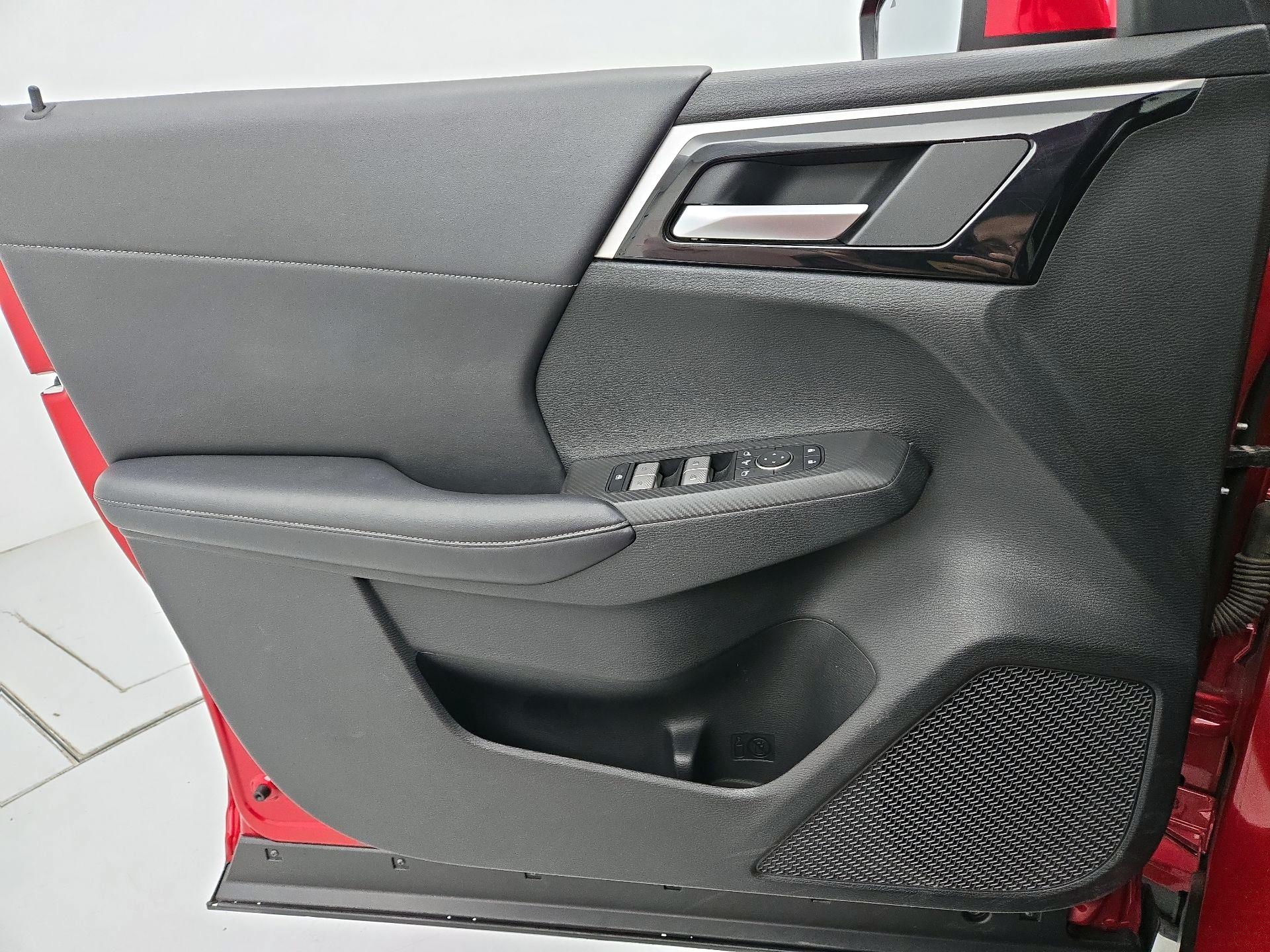 Thumbnail: 2024 Mitsubishi Outlander - 12