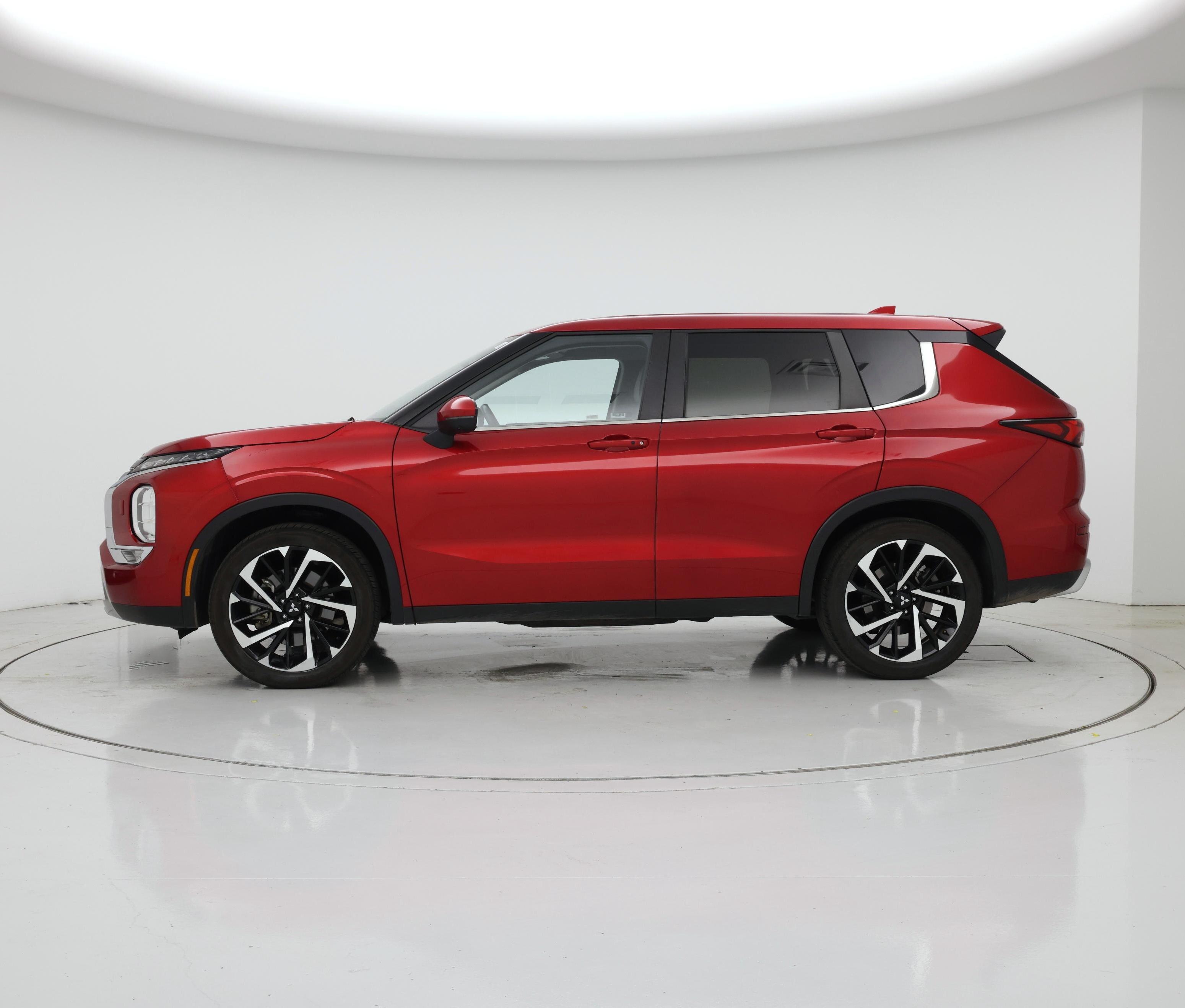 Thumbnail: 2024 Mitsubishi Outlander - 3