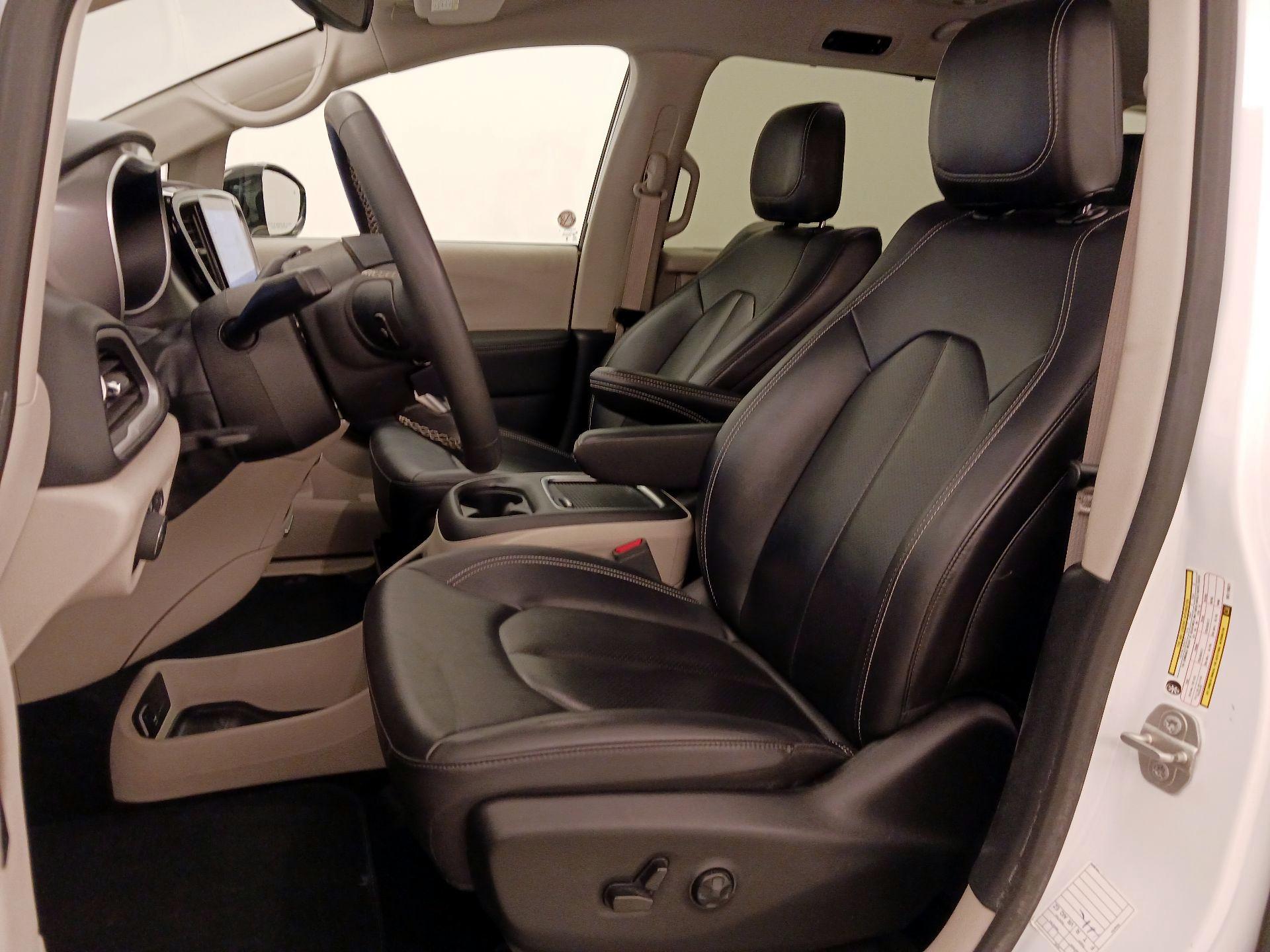 Thumbnail: 2024 Chrysler Pacifica - 11