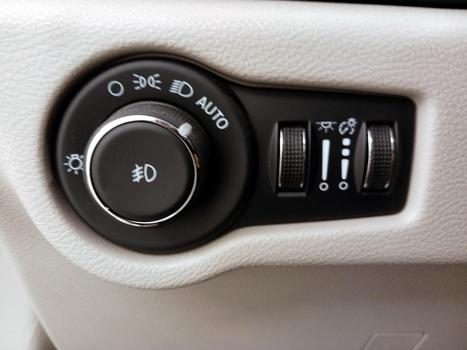 Thumbnail: 2024 Chrysler Pacifica - 13