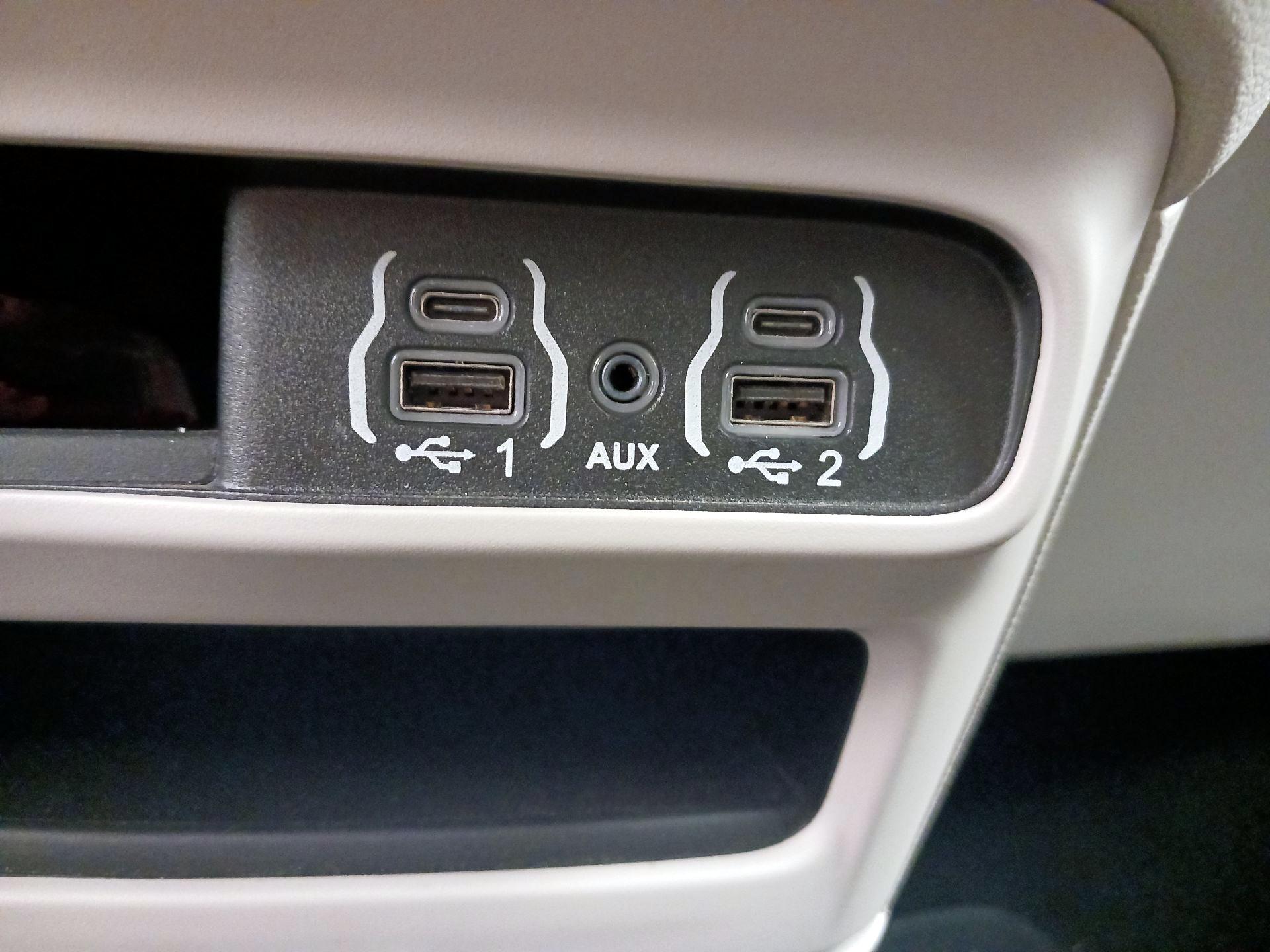 Thumbnail: 2024 Chrysler Pacifica - 18