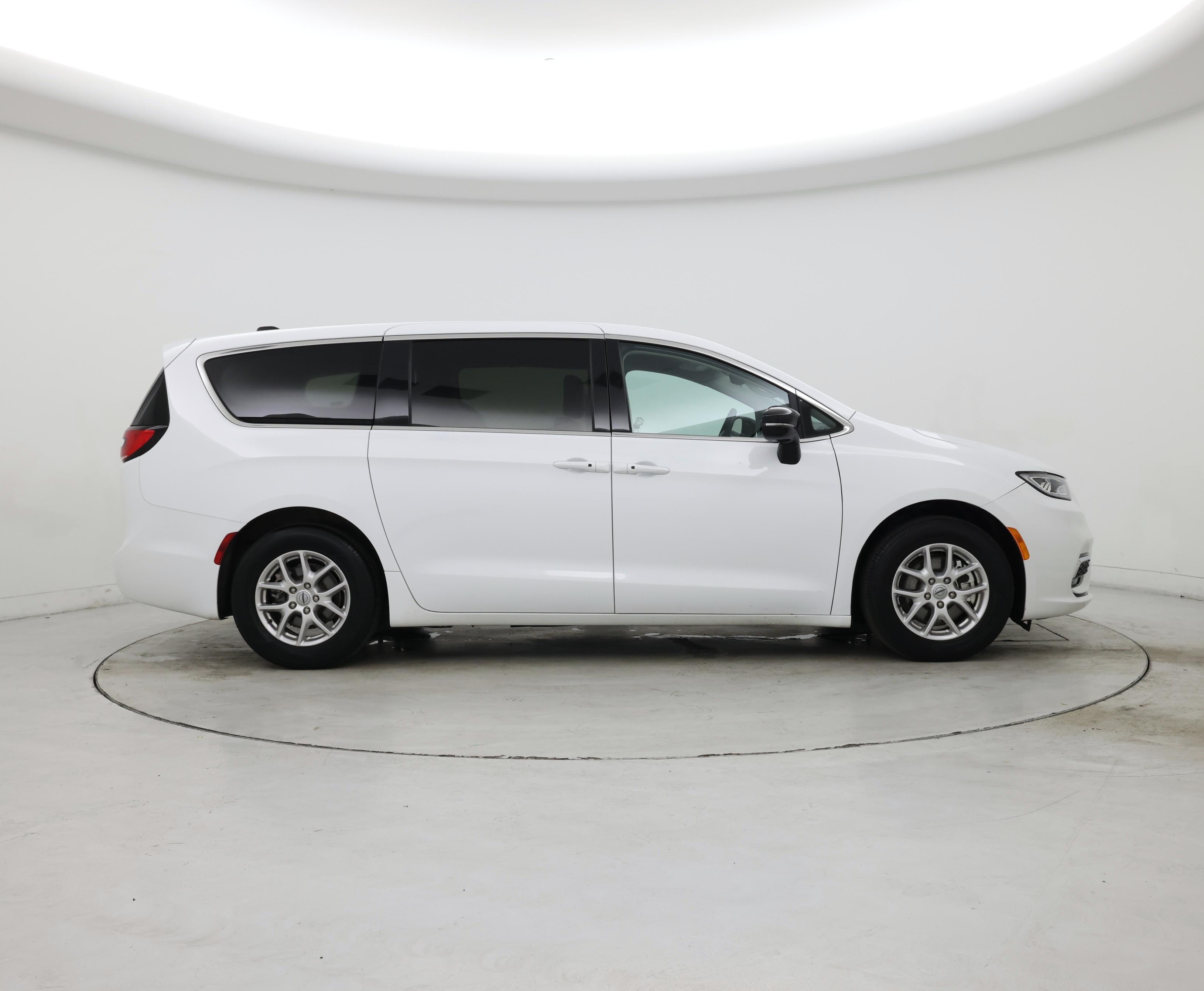 Thumbnail: 2024 Chrysler Pacifica - 7