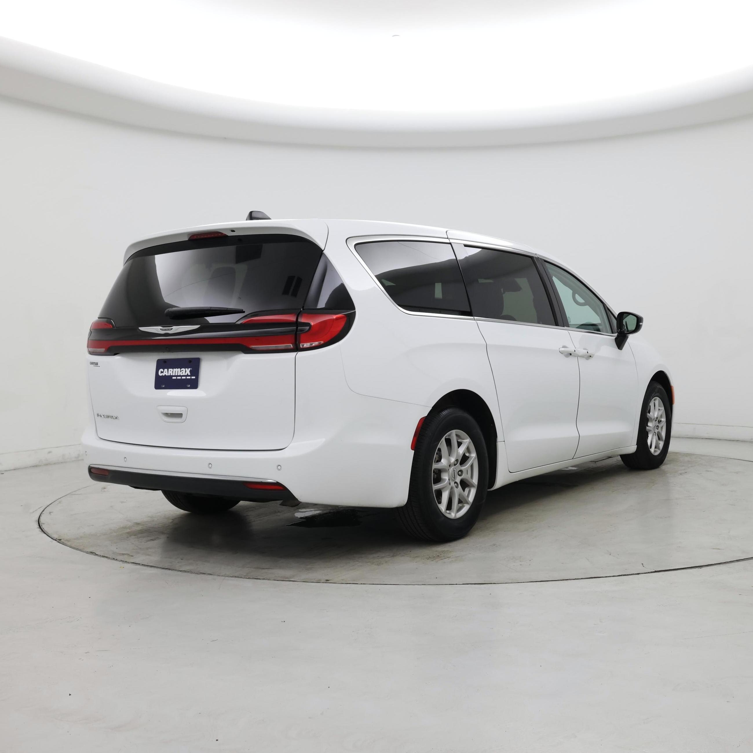 Thumbnail: 2024 Chrysler Pacifica - 8