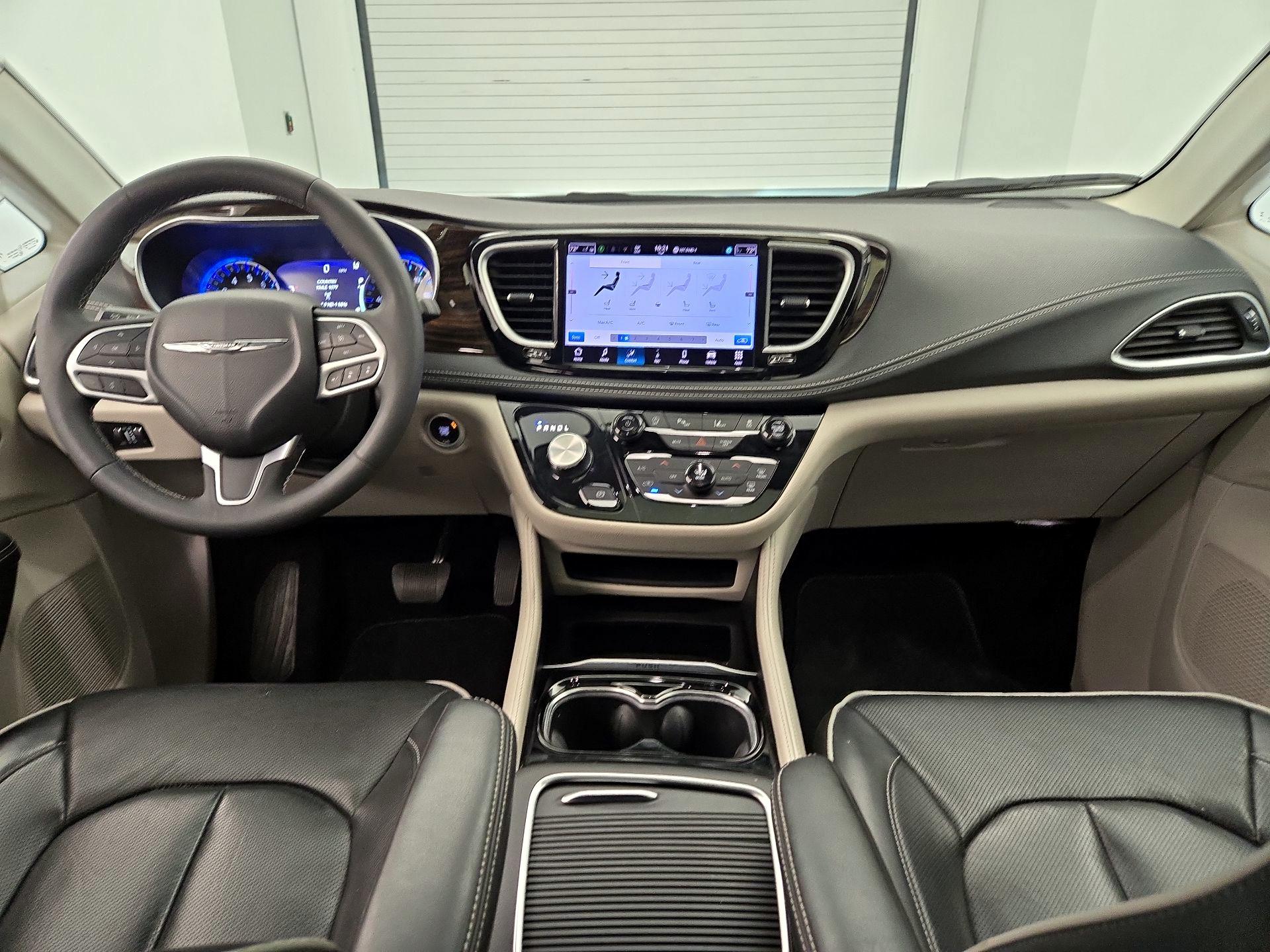 Thumbnail: 2024 Chrysler Pacifica - 9