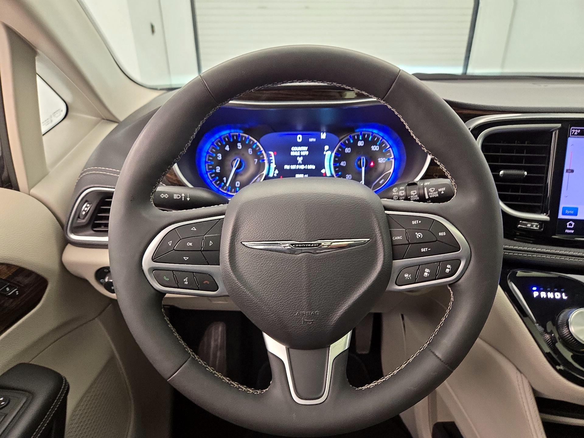 Thumbnail: 2024 Chrysler Pacifica - 10