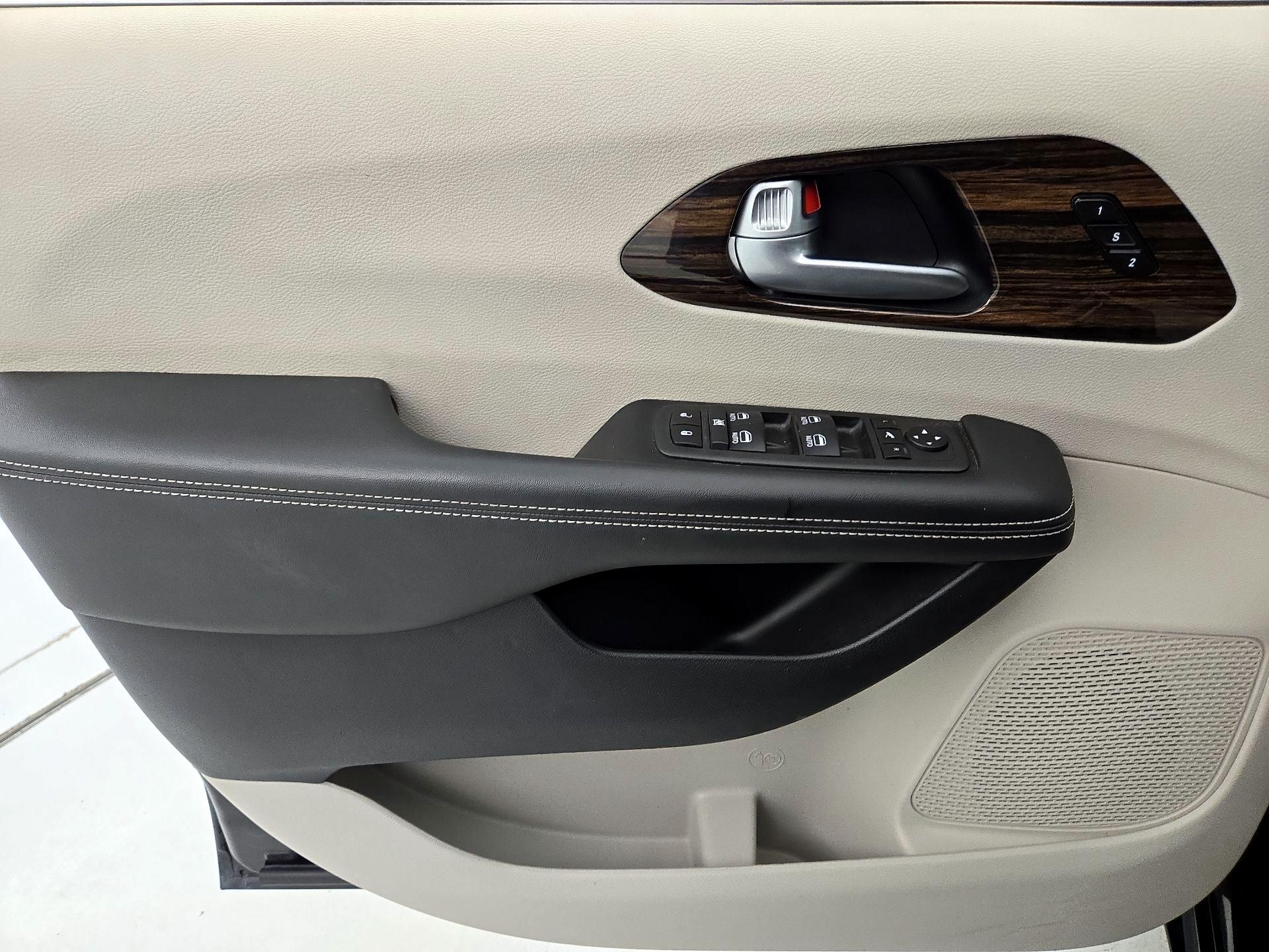 Thumbnail: 2024 Chrysler Pacifica - 12