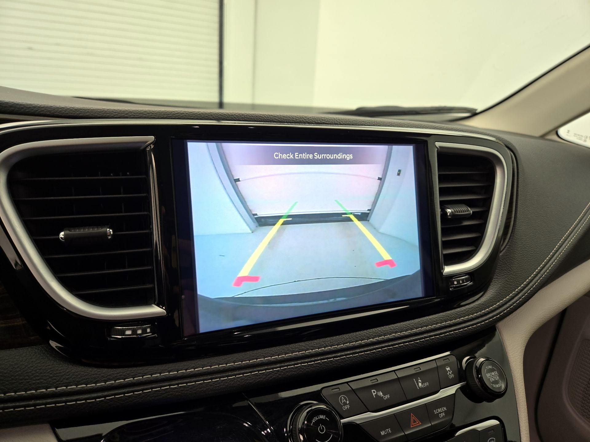 Thumbnail: 2024 Chrysler Pacifica - 15