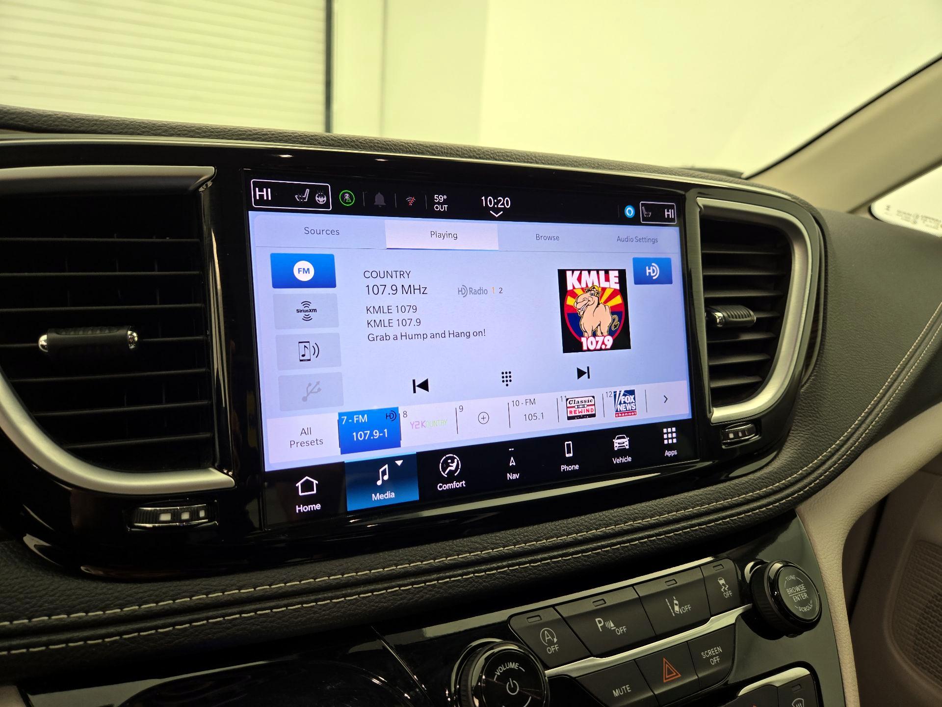 Thumbnail: 2024 Chrysler Pacifica - 16