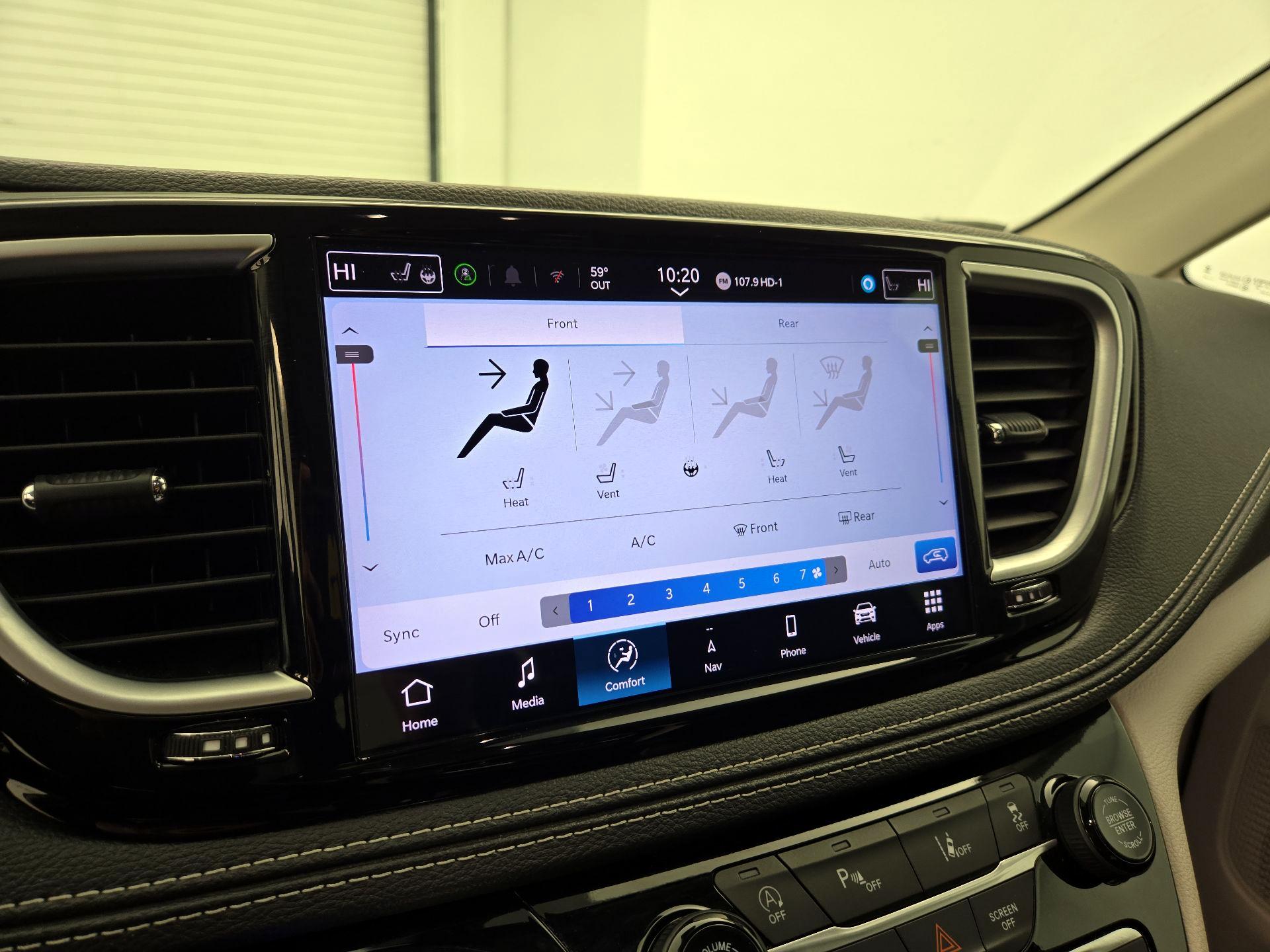 Thumbnail: 2024 Chrysler Pacifica - 17