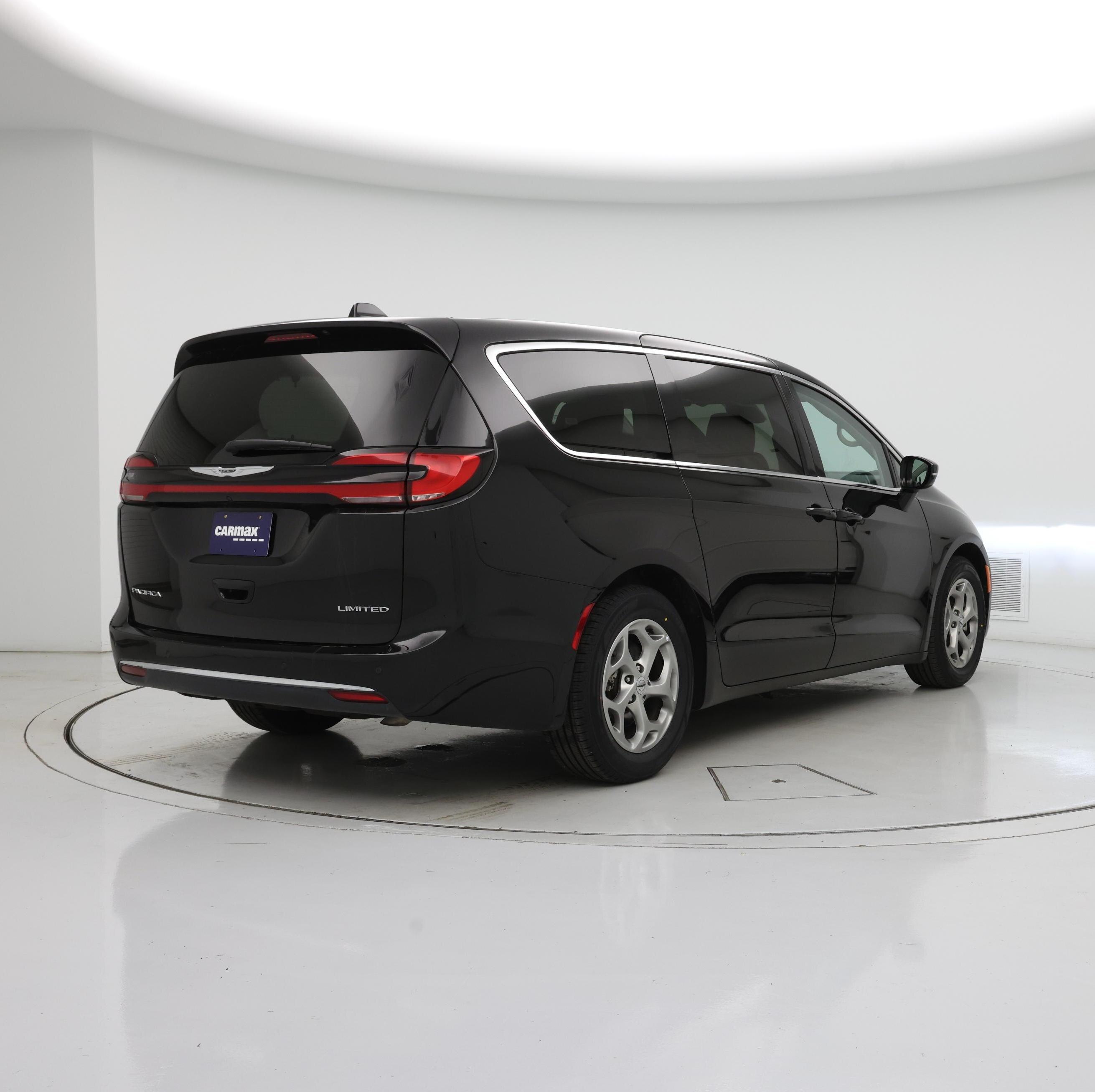 Thumbnail: 2024 Chrysler Pacifica - 8