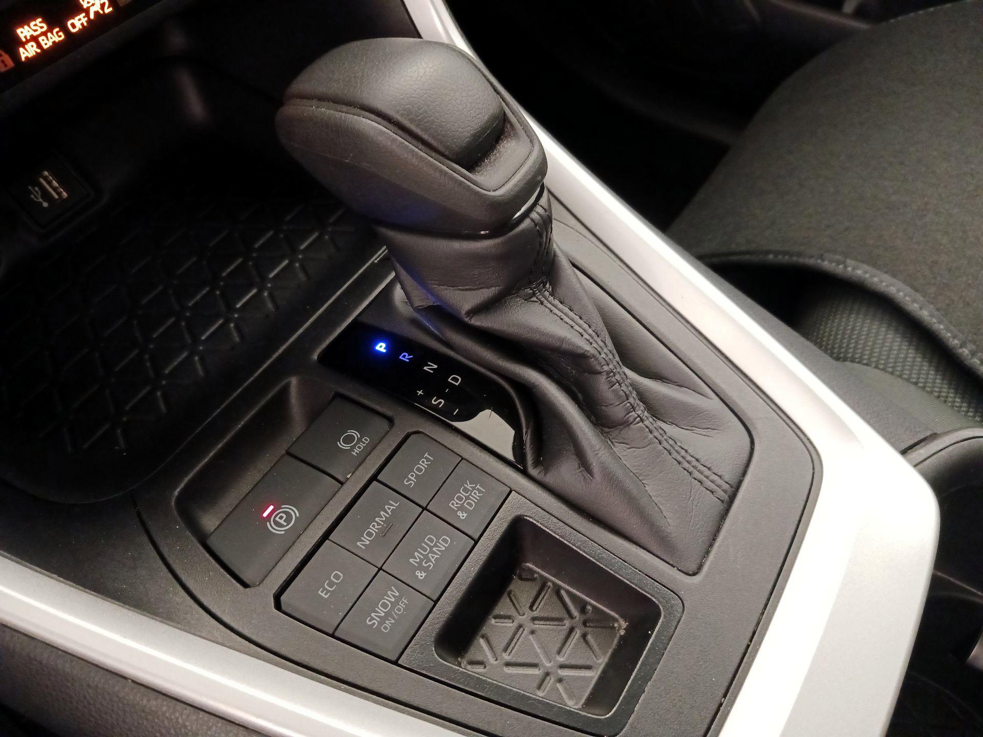 Thumbnail: 2024 Toyota RAV4 - 17