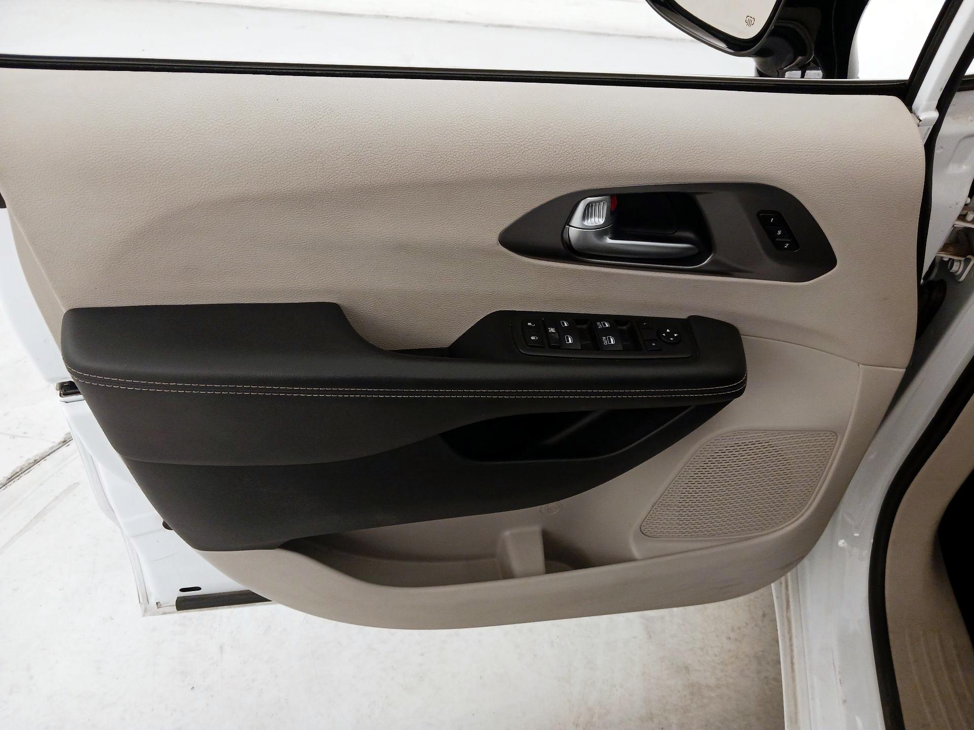 Thumbnail: 2024 Chrysler Pacifica - 12