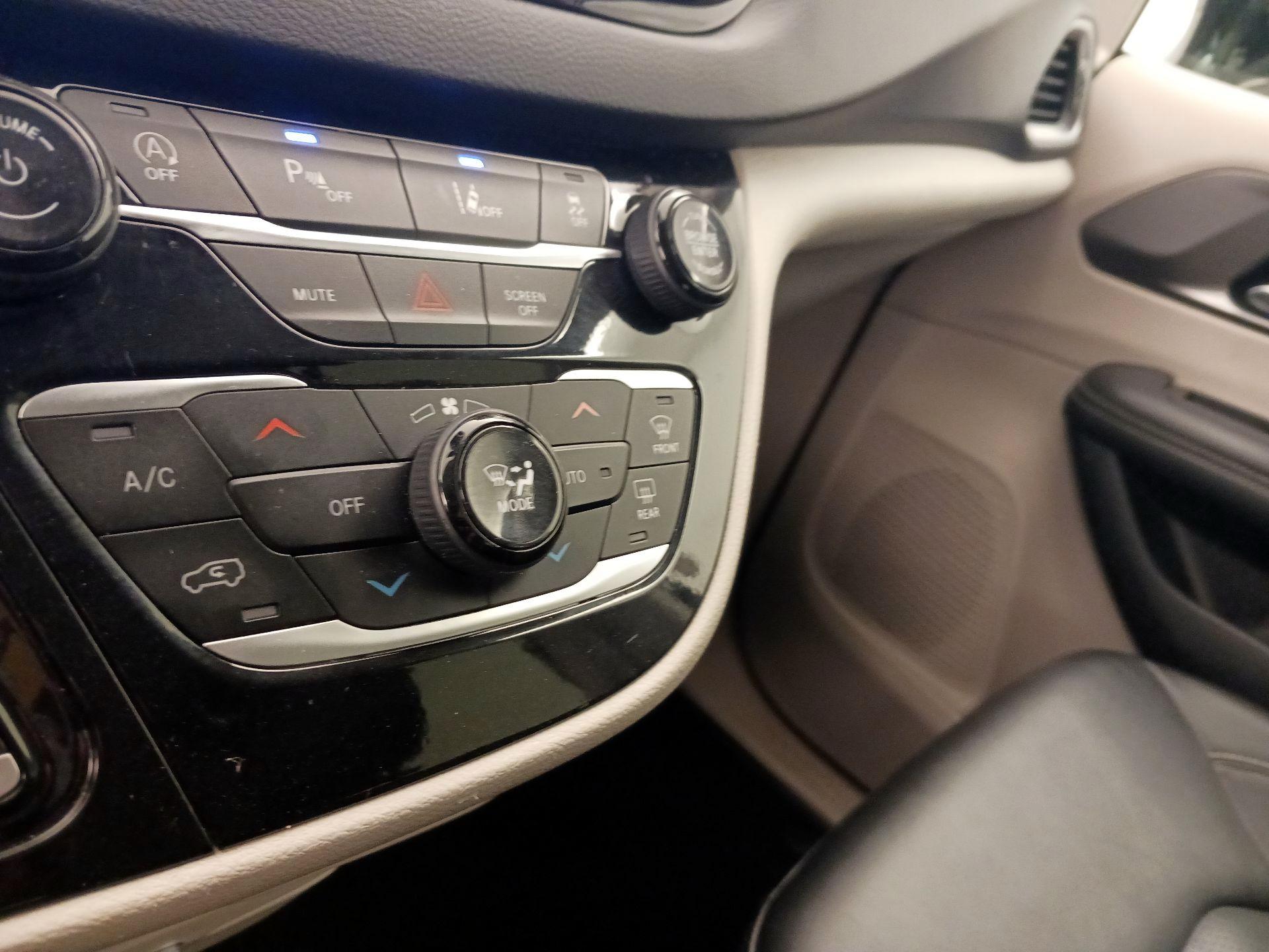 Thumbnail: 2024 Chrysler Pacifica - 16